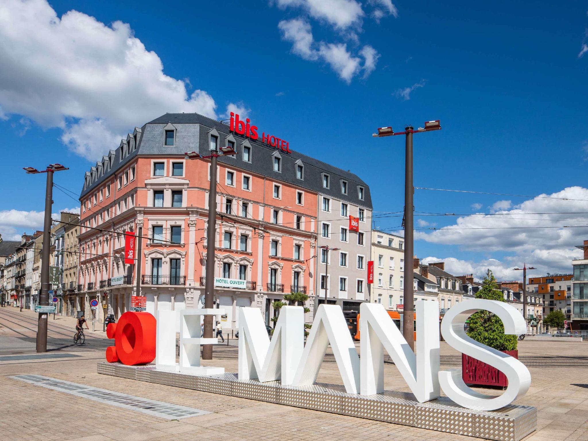 Ngoại cảnh khách sạn