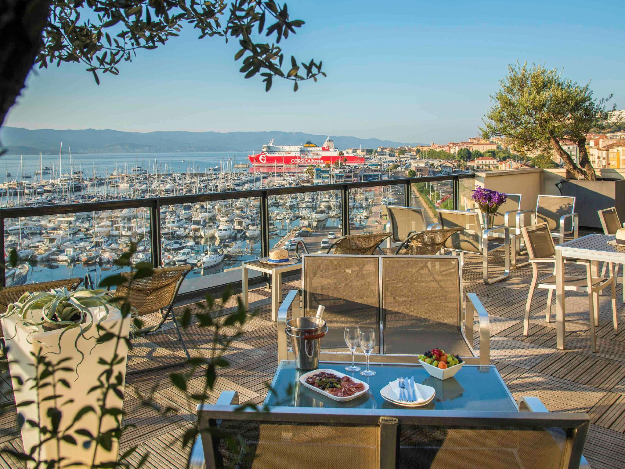 Ngoại cảnh khách sạn