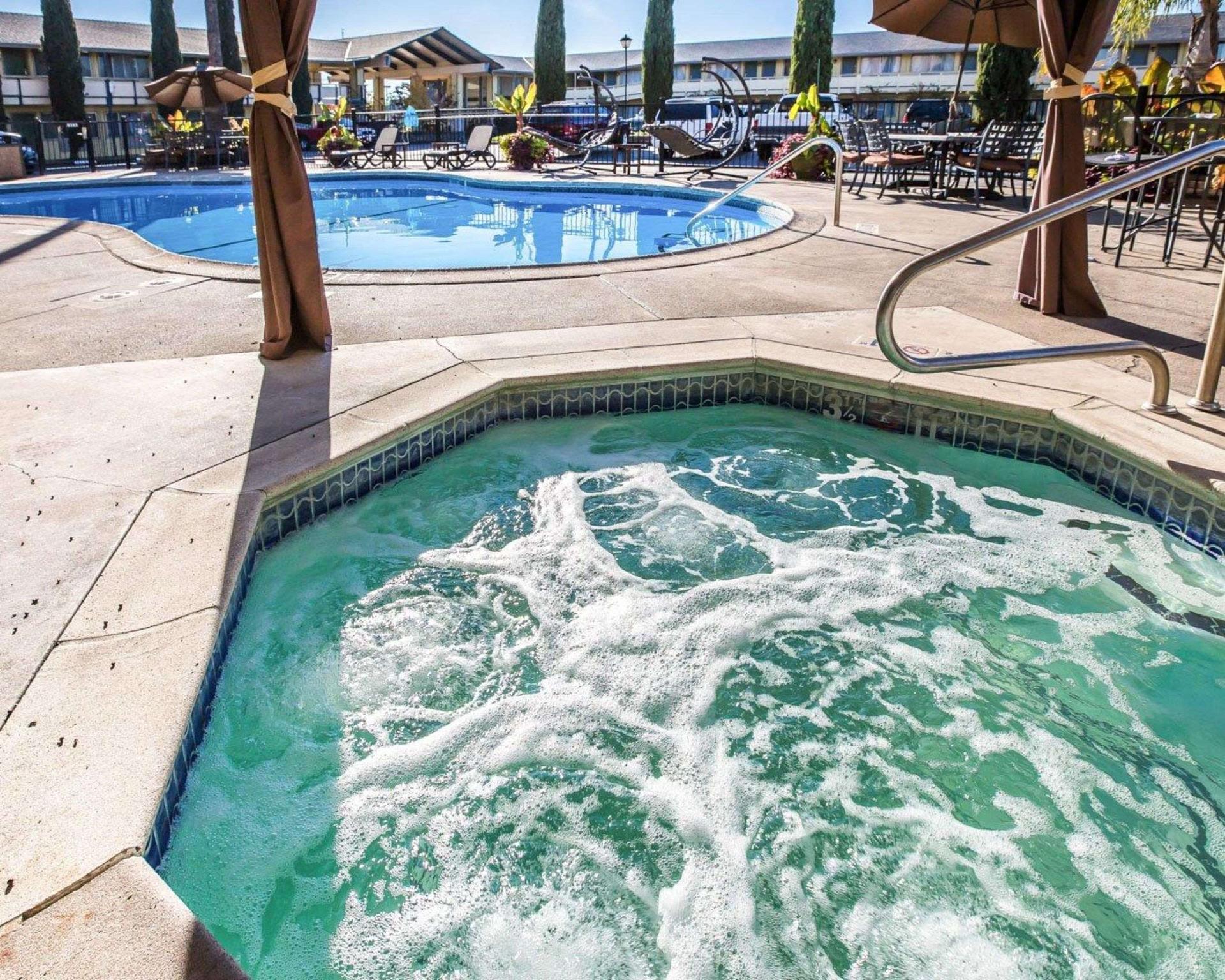 Bồn tắm nước nóng