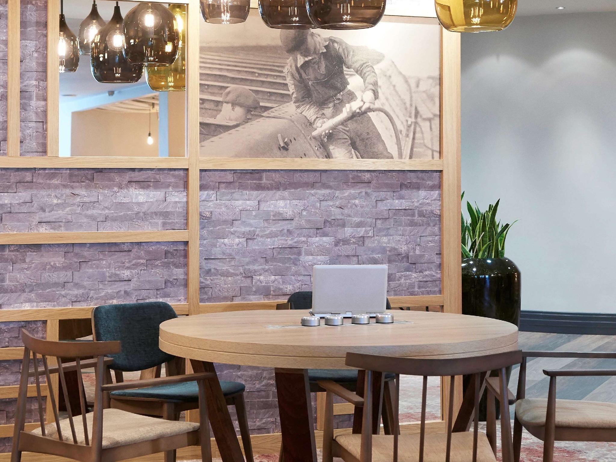 Trung tâm hội nghị