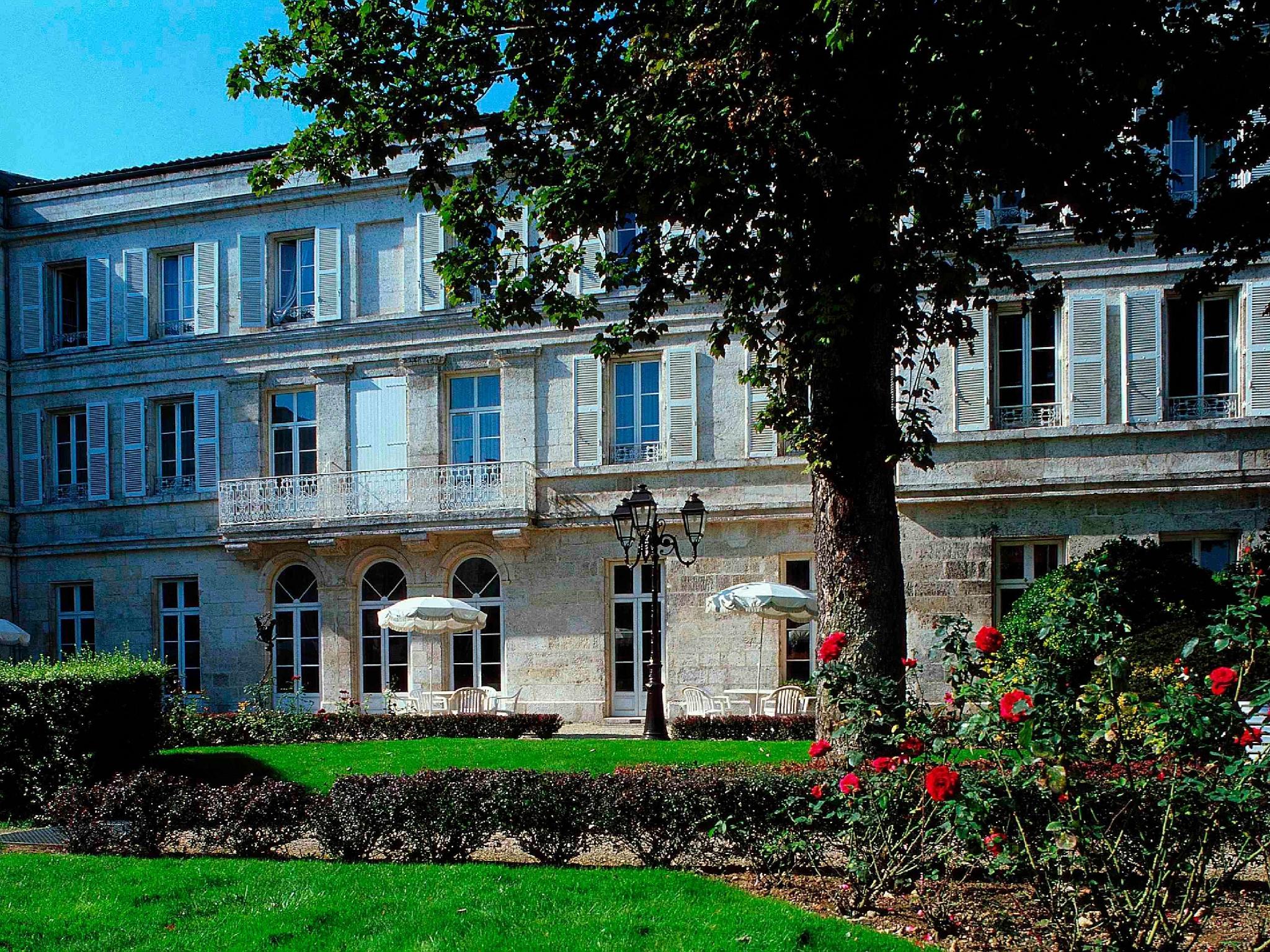 Ngoại cảnh khách sạn