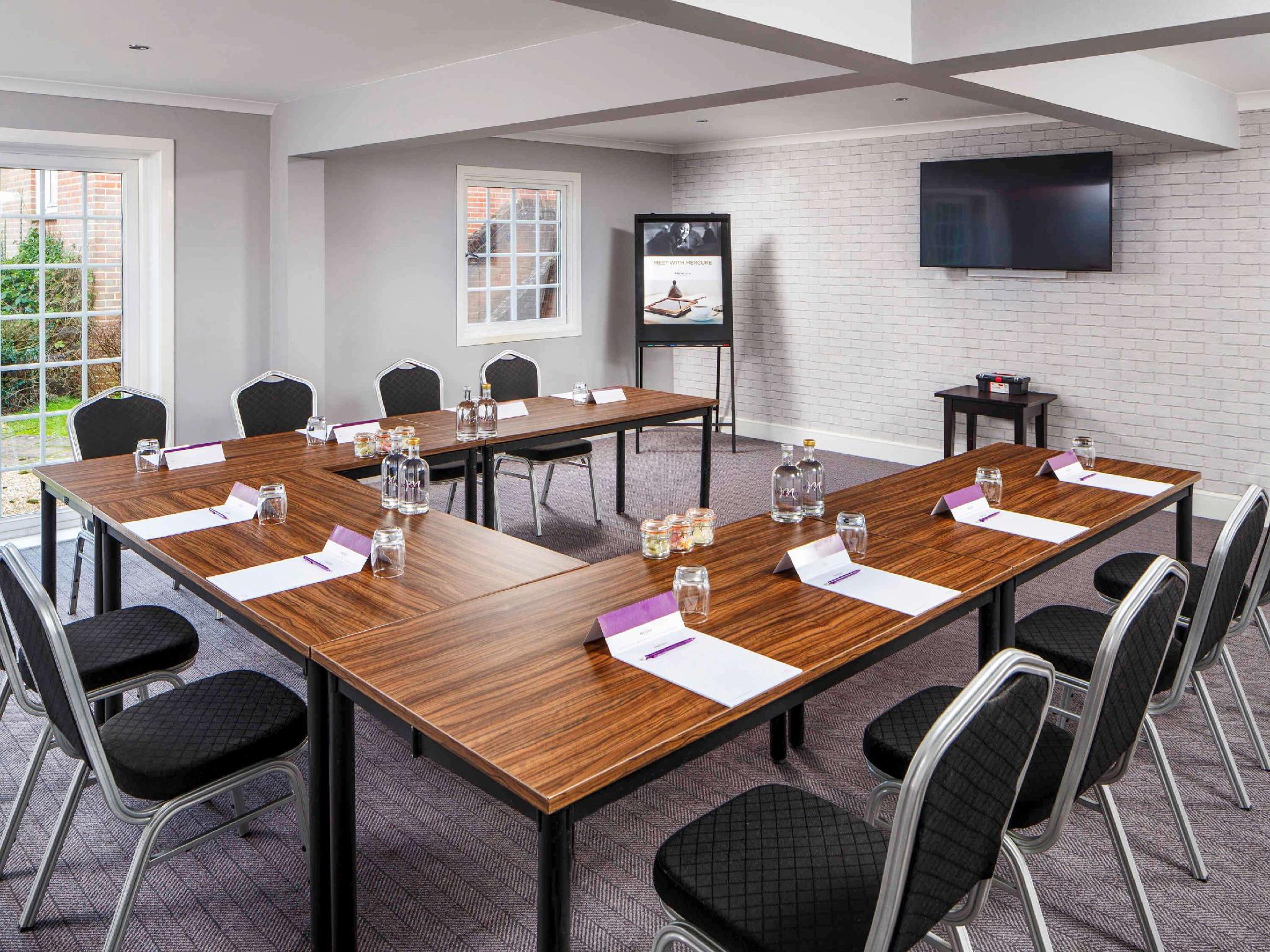 Trung tâm hội nghị