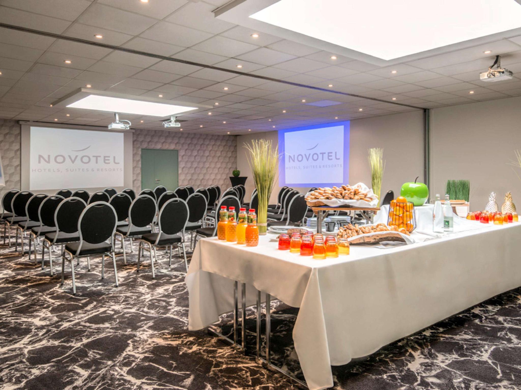 Ngoại cảnh khách sạn