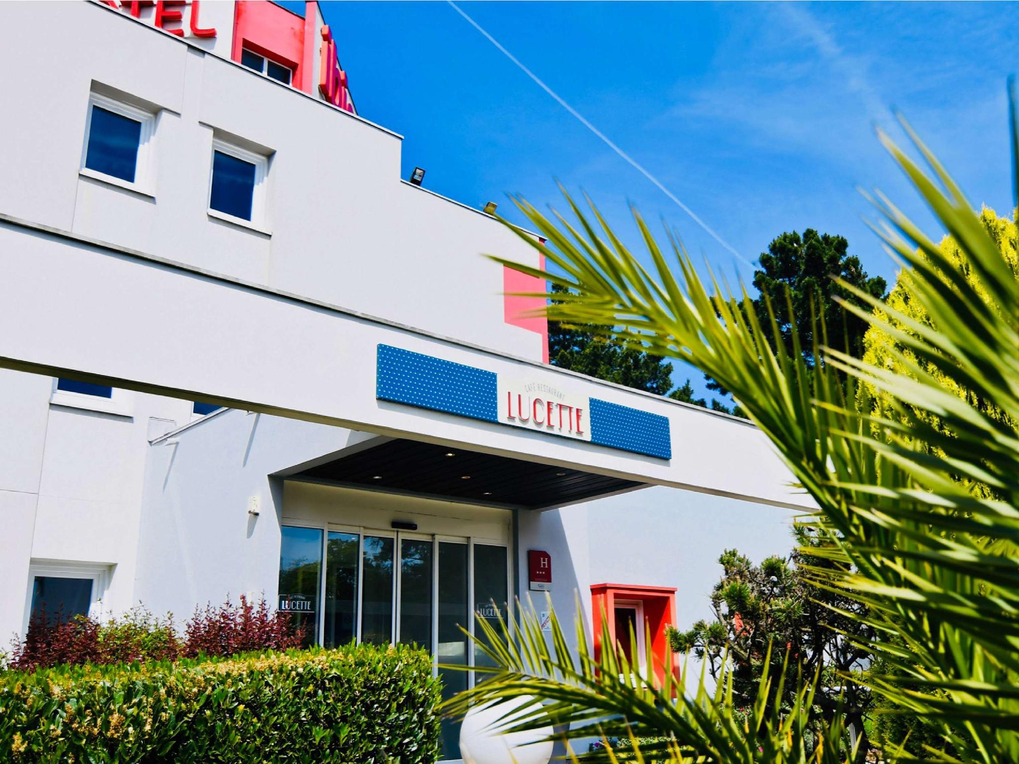 Ngoại cảnh khách sạn