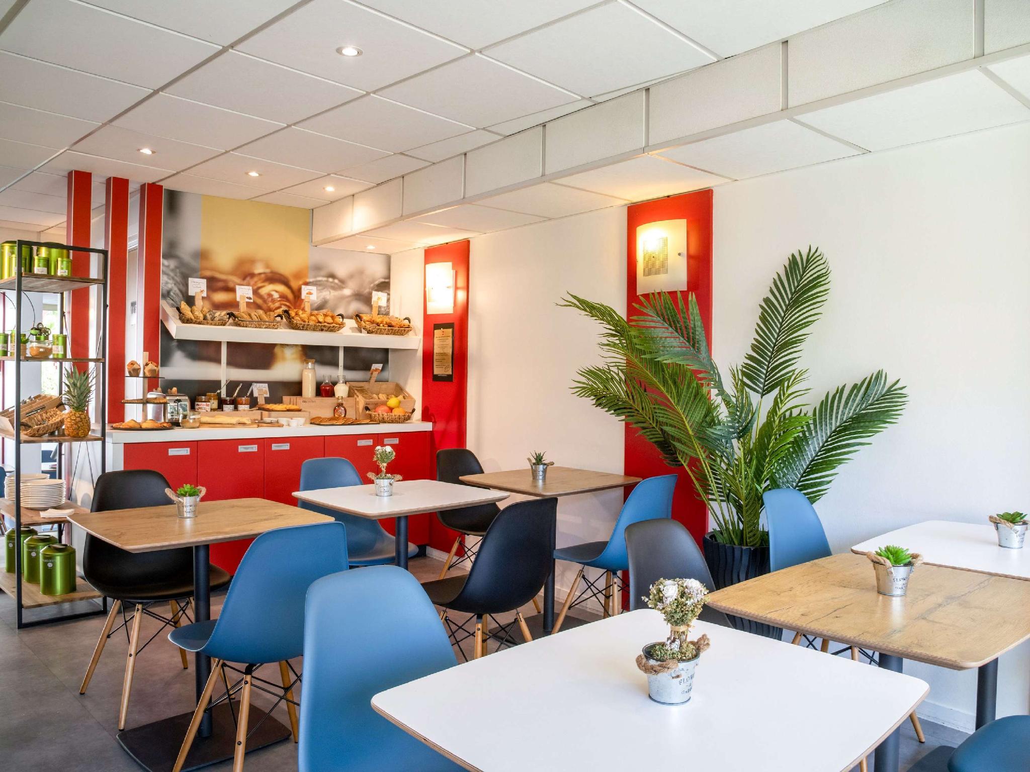 Ngoại cảnh khách sạn