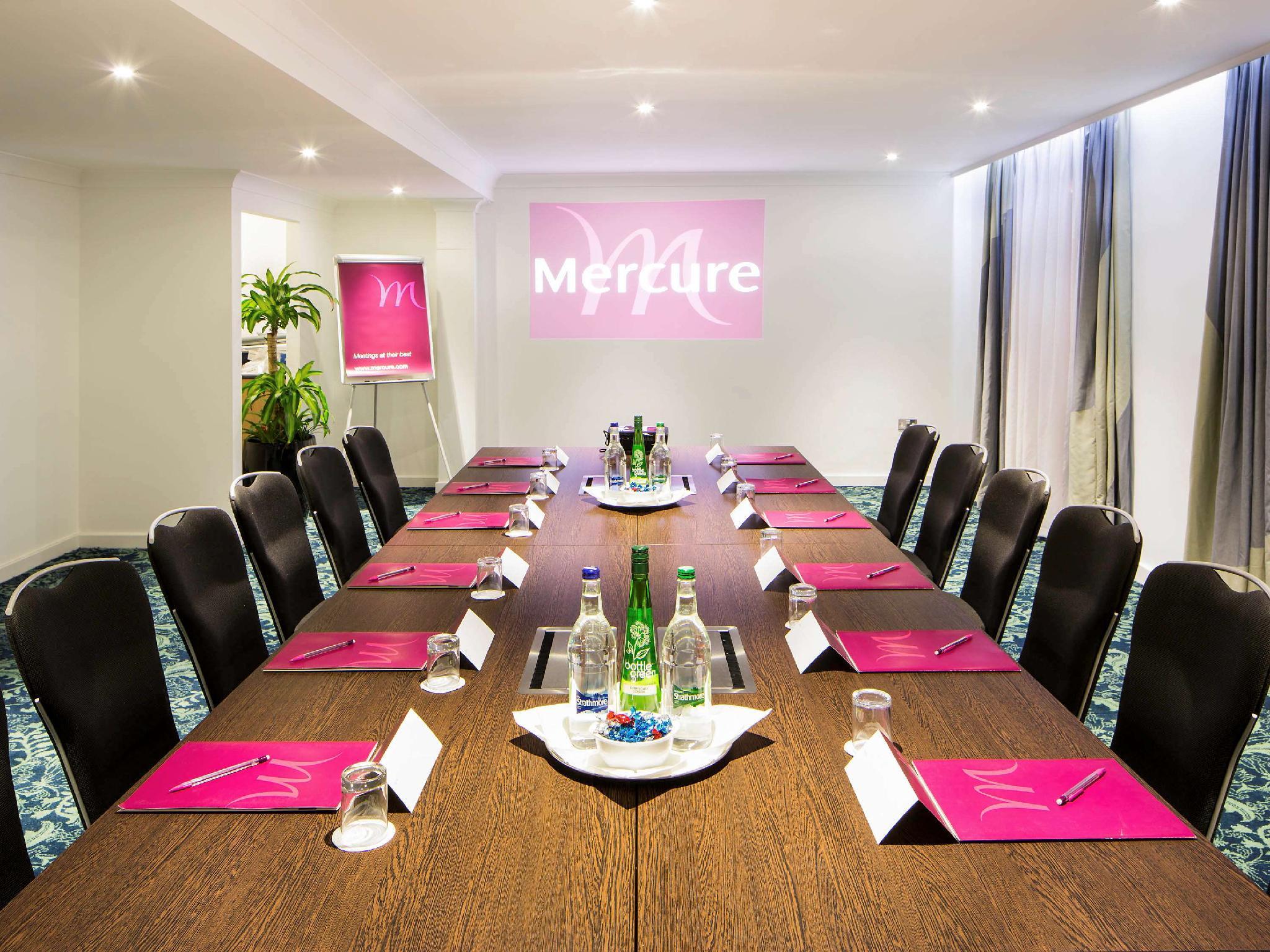 Trung tâm hội nghị