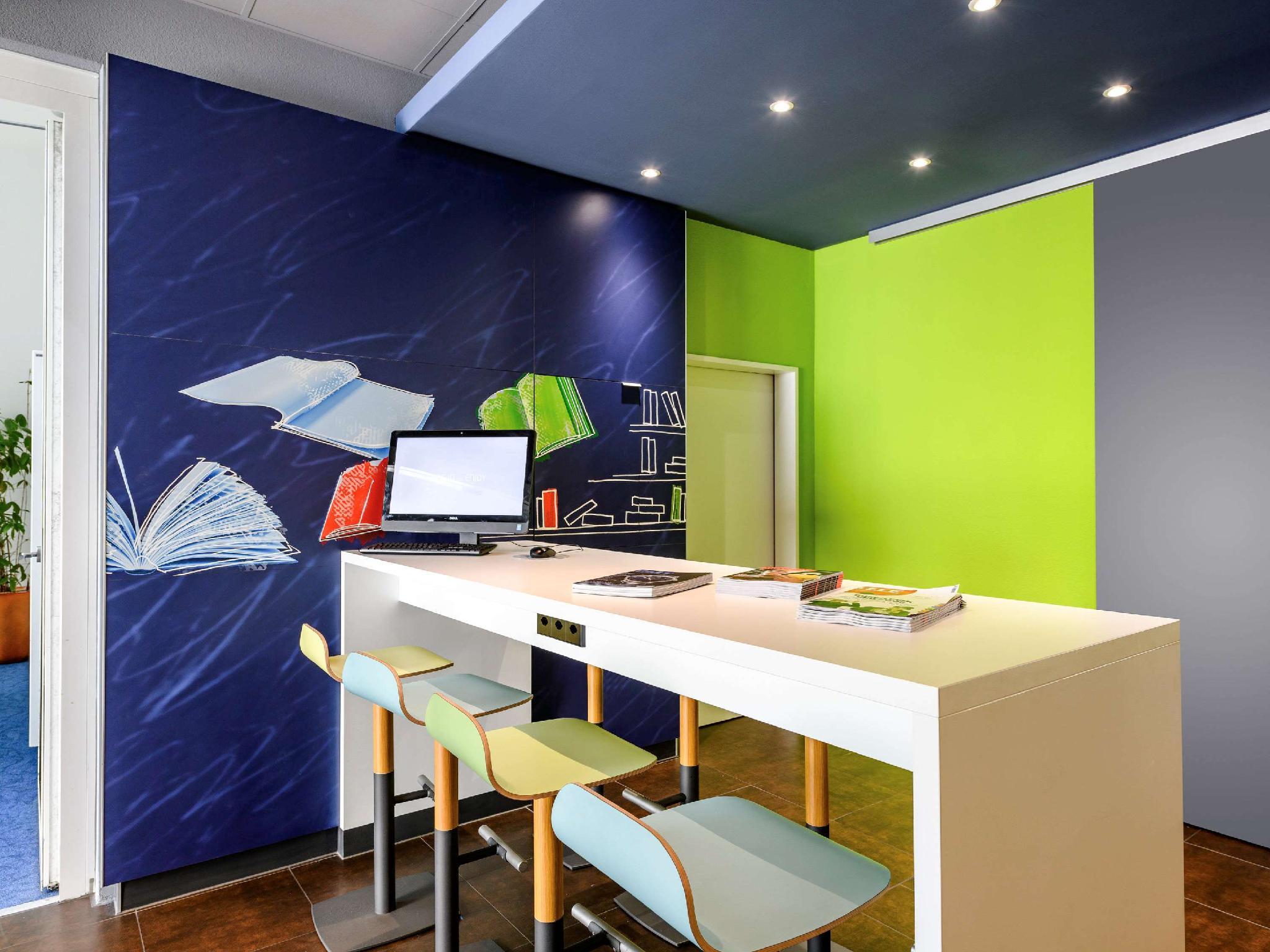 Trung tâm hội nghị