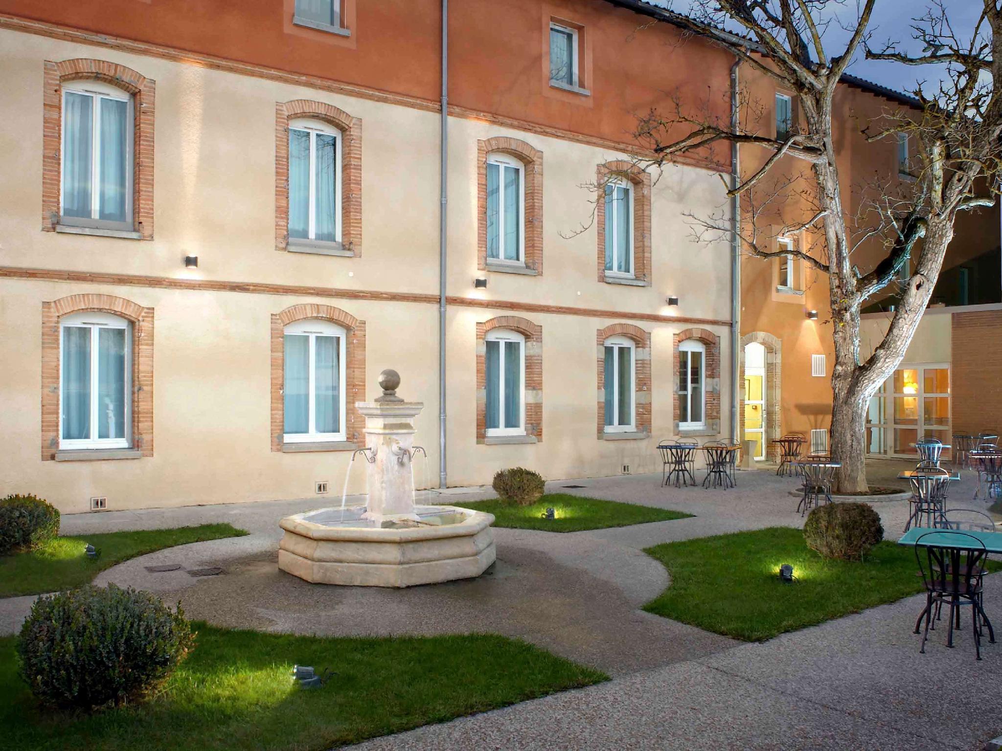 Ngoại cảnh khách sạn