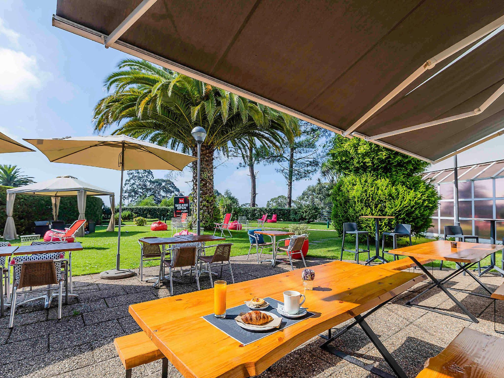 Ngoại cảnh khách sạn