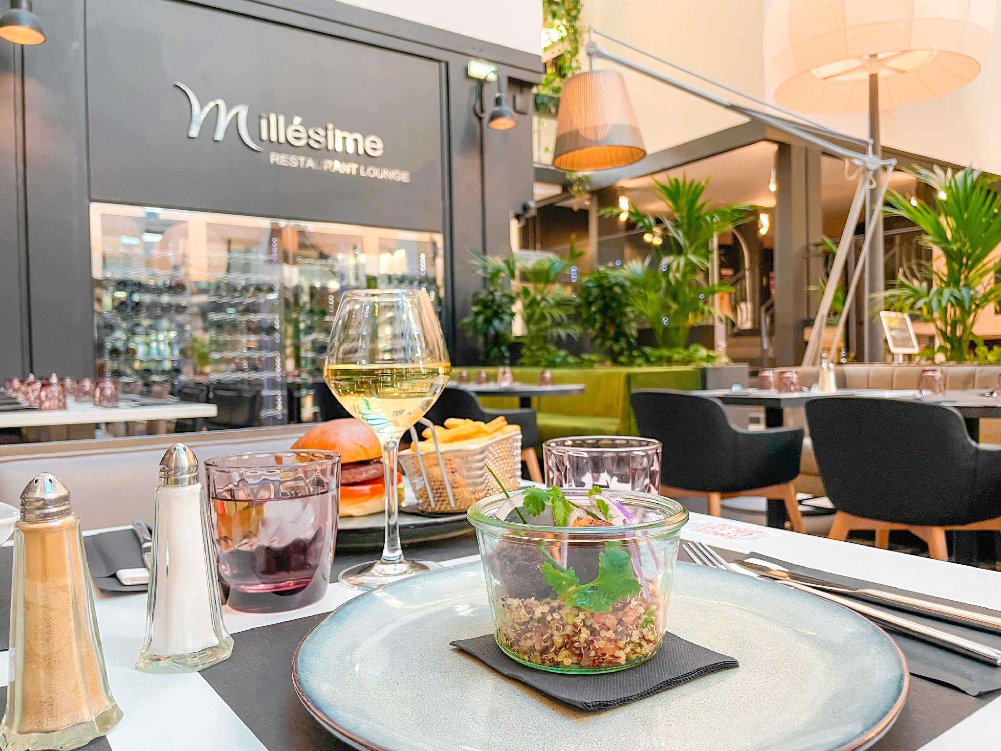 Ngoại cảnh khách sạn