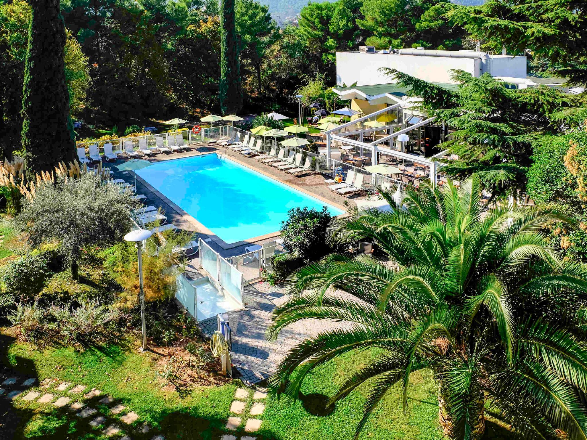 Ngoại cảnh khách sạn