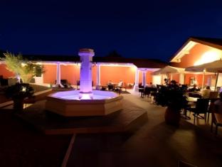 Khu vực xung quanh