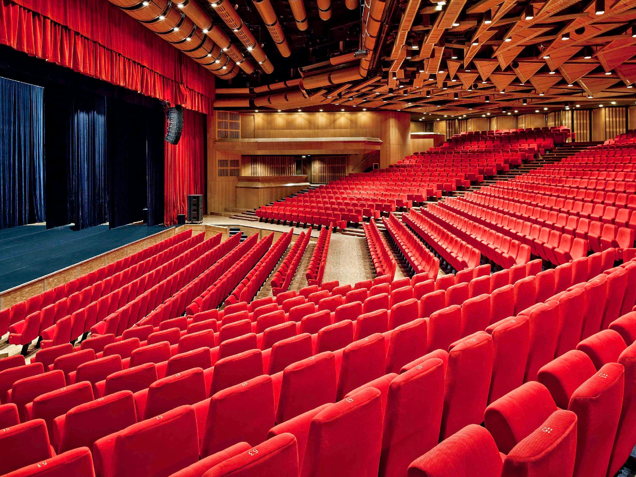 Trung tâm hội nghị