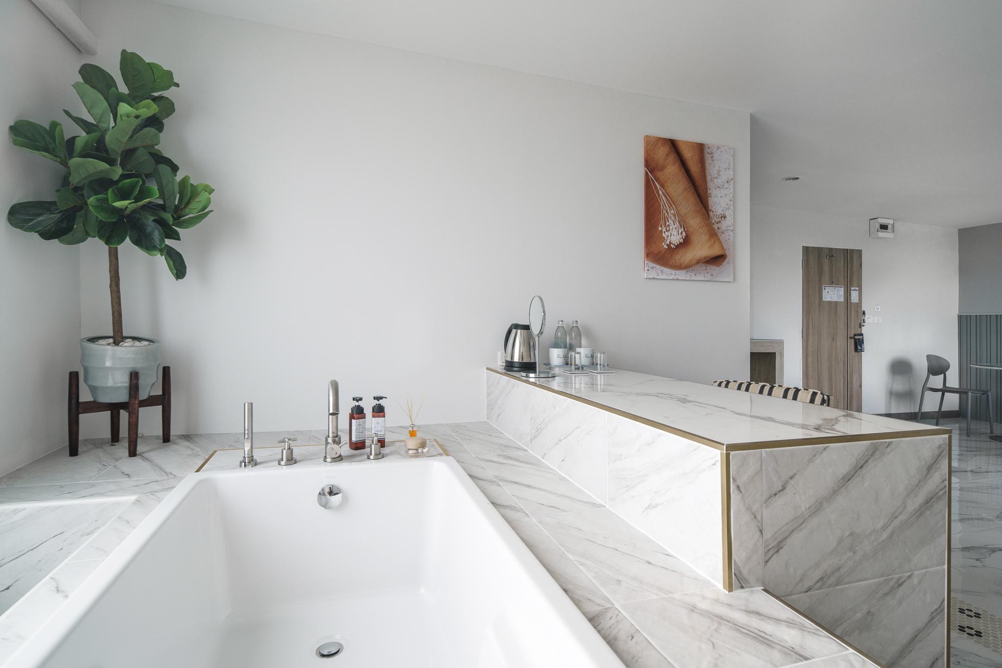 Bồn tắm nước nóng