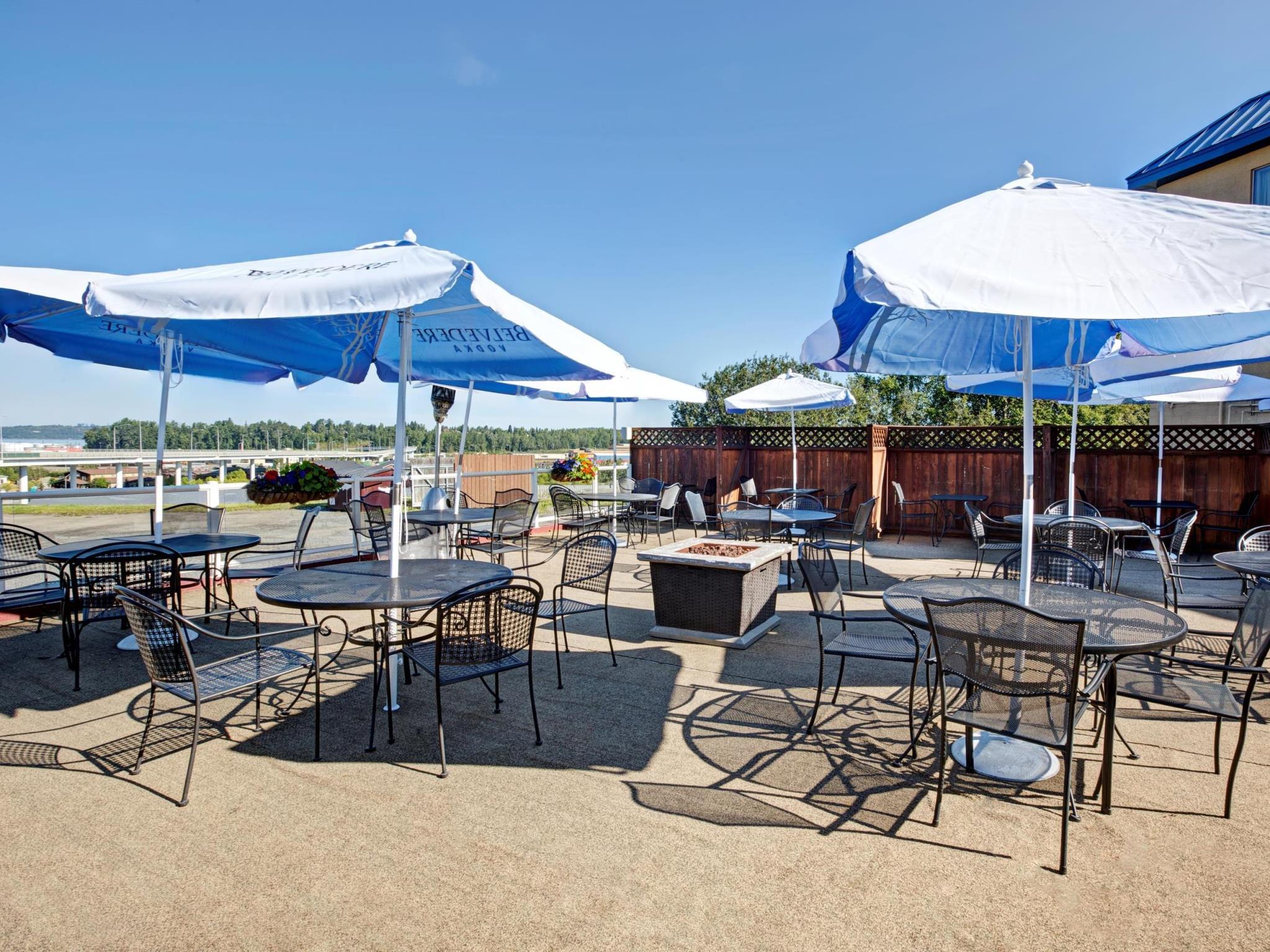 Khu vực xung quanh