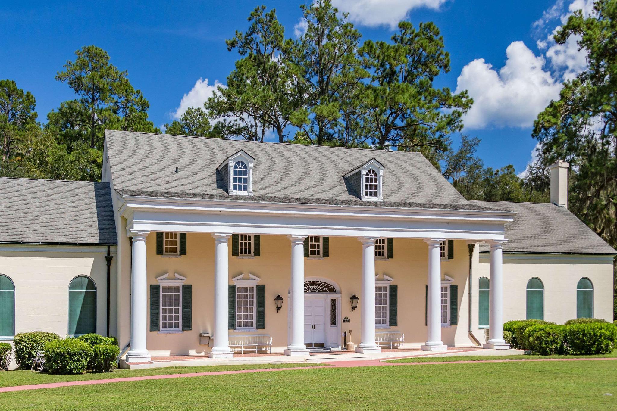 Nơi tham quan gần đây