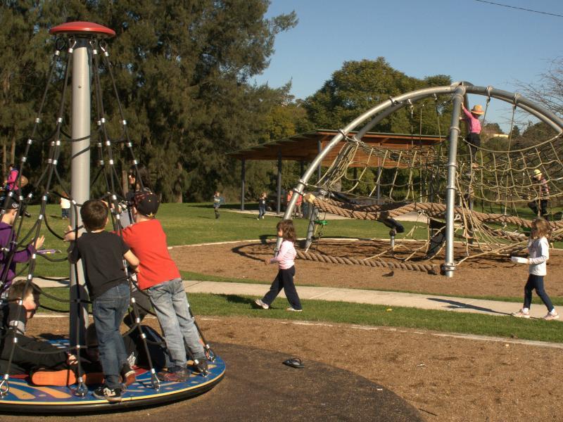 Nơi tham quan gần đây