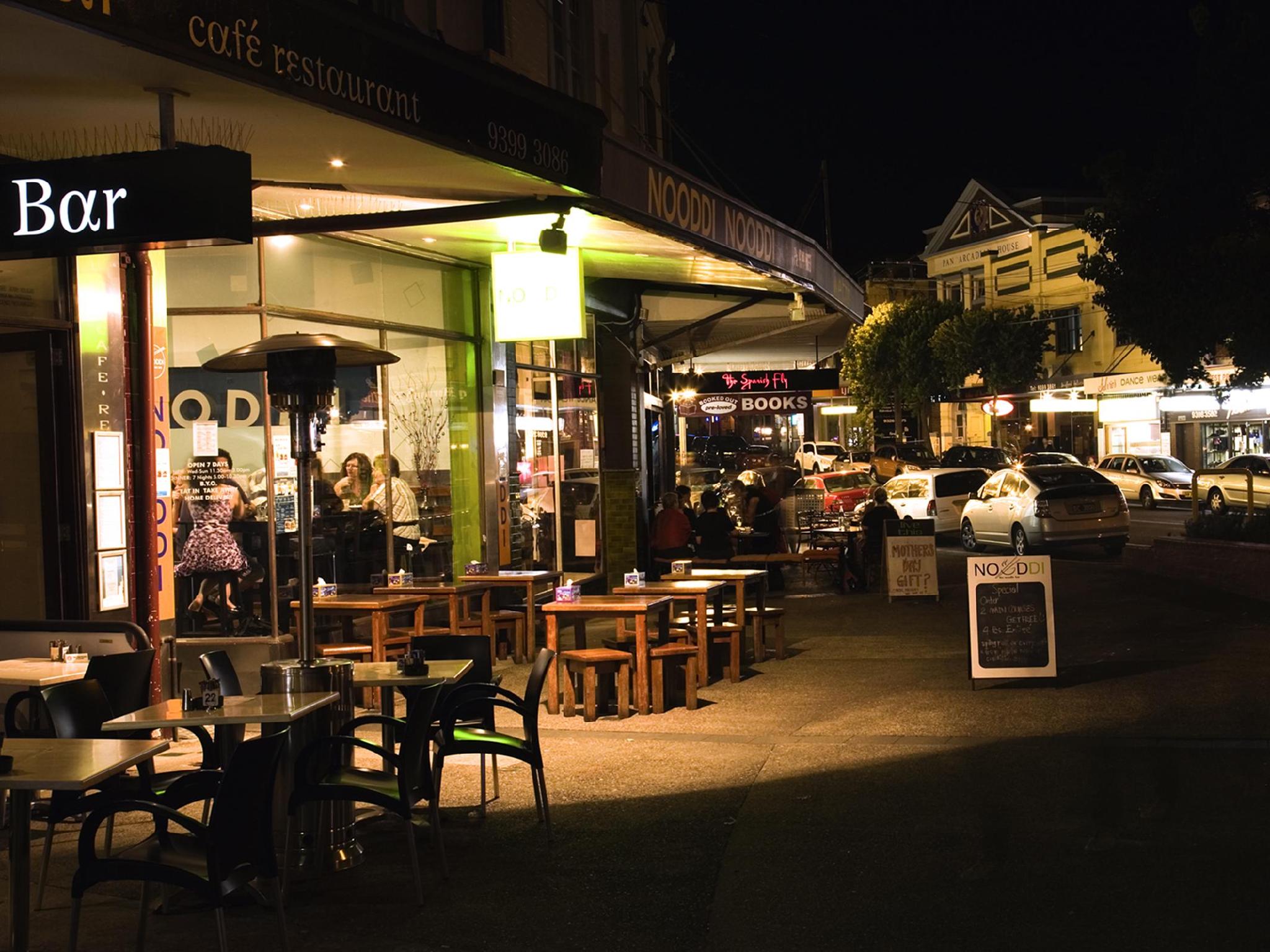 Khu vực xung quanh