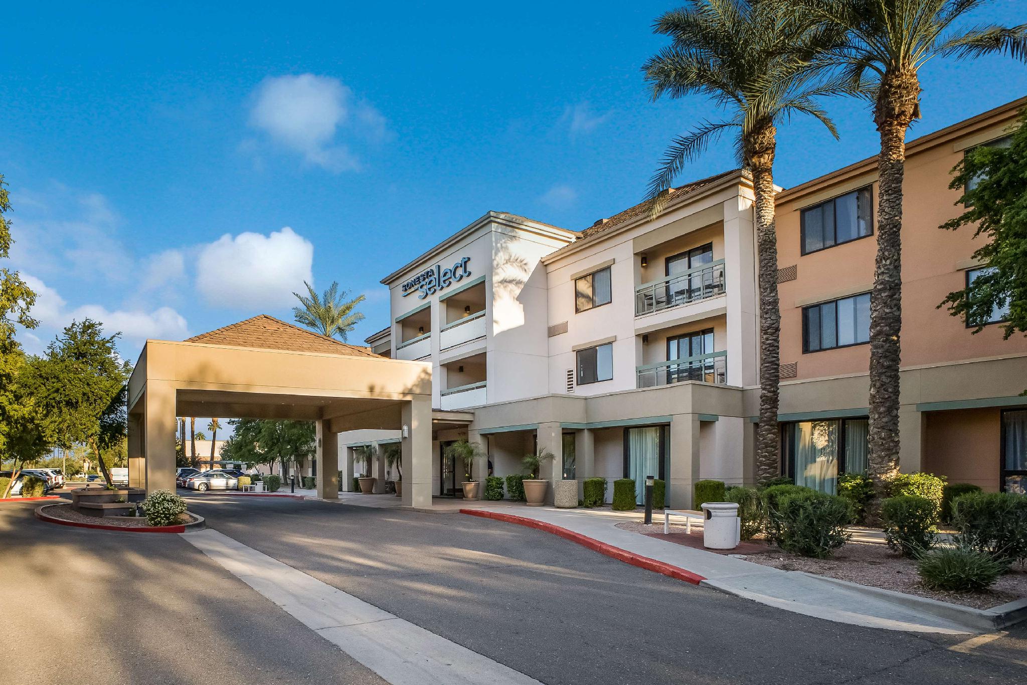 Ngoại cảnh khách sạn