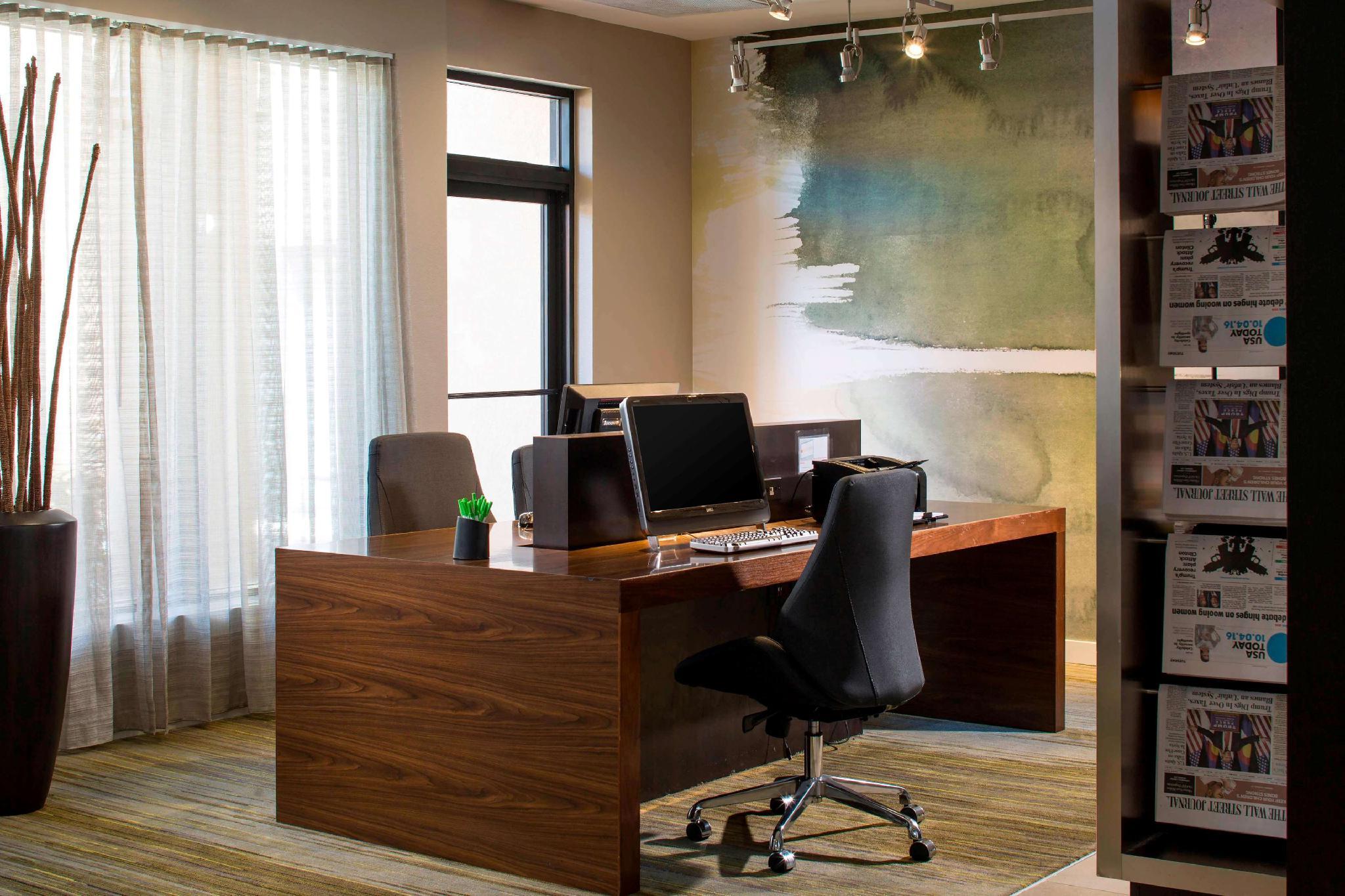 Trung tâm hội nghị