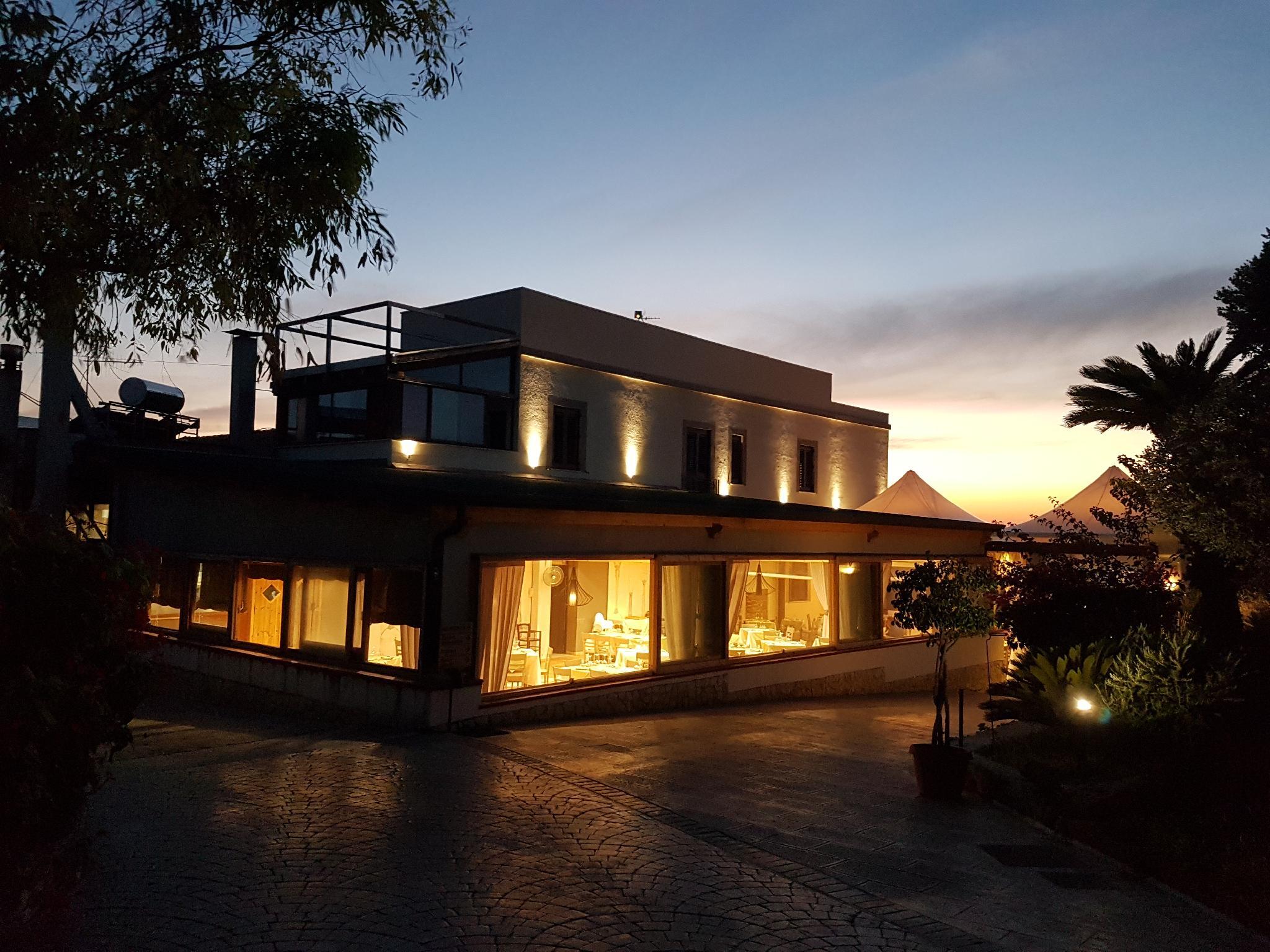 Ngoại cảnh khách sạn