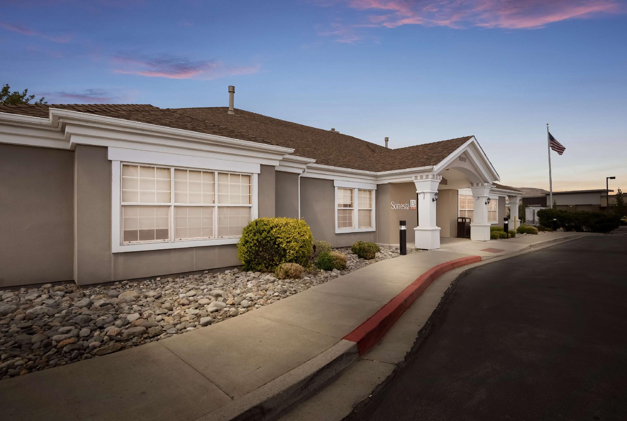 Ngoại cảnh khách sạn