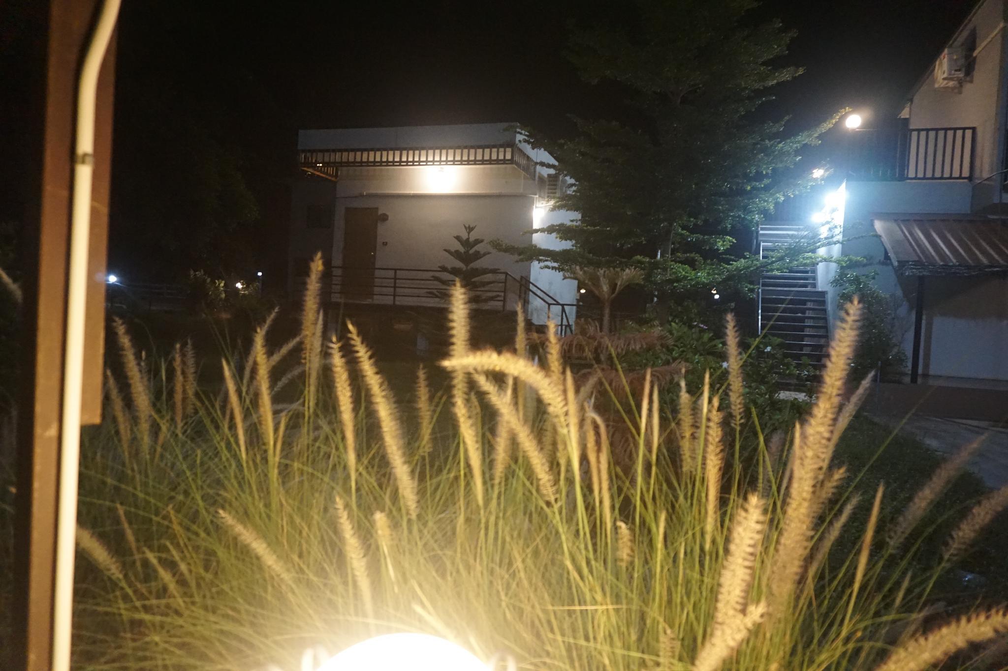 Khu vực xung quanh