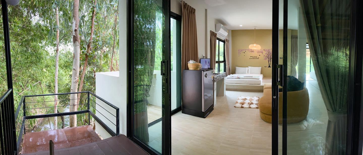 Khu vực xung quanh