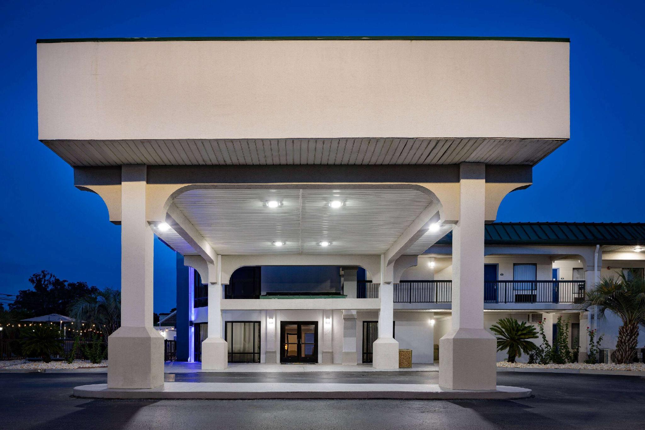 Ngoại cảnh khách sạn