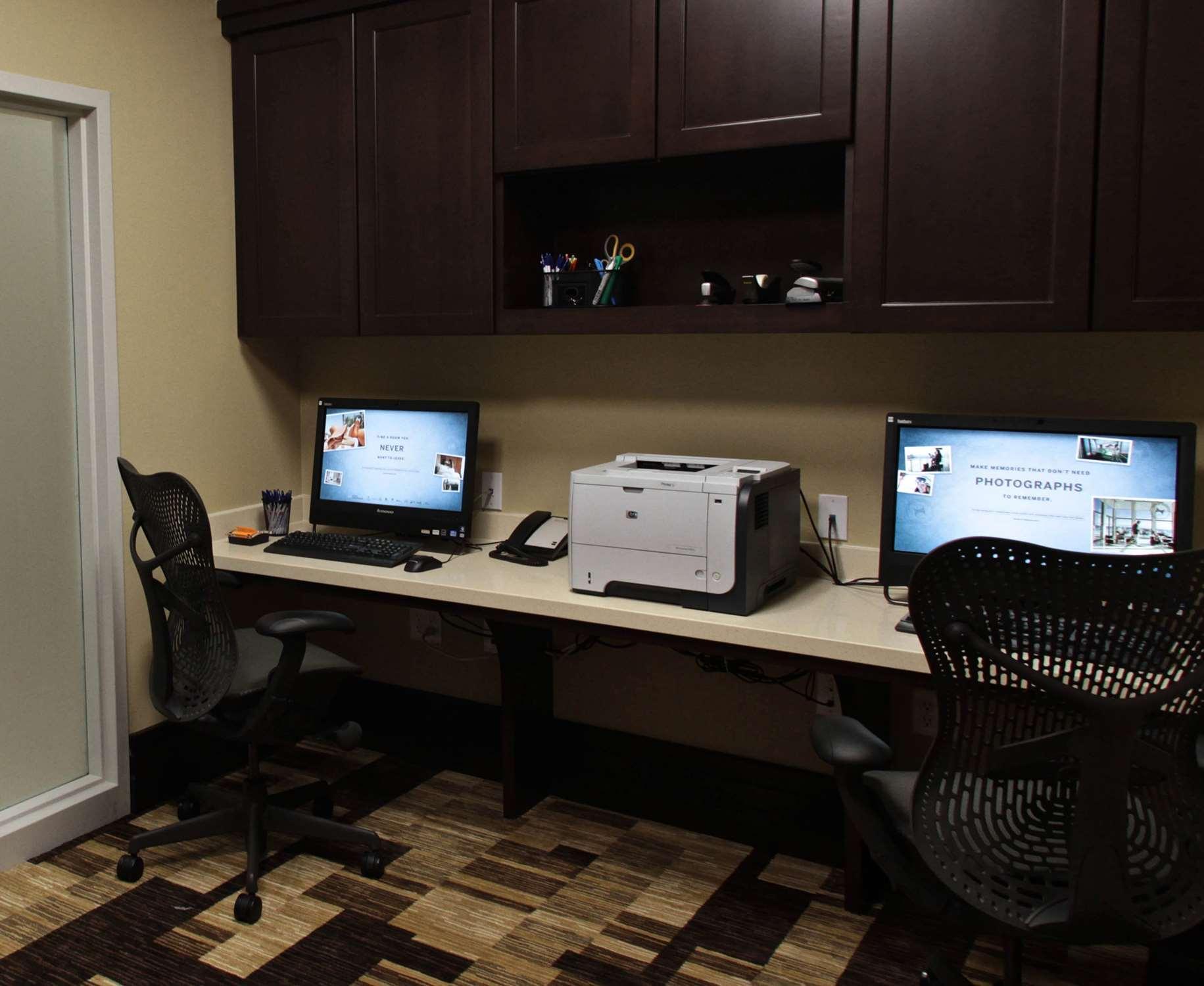 Trung tâm hội nghị