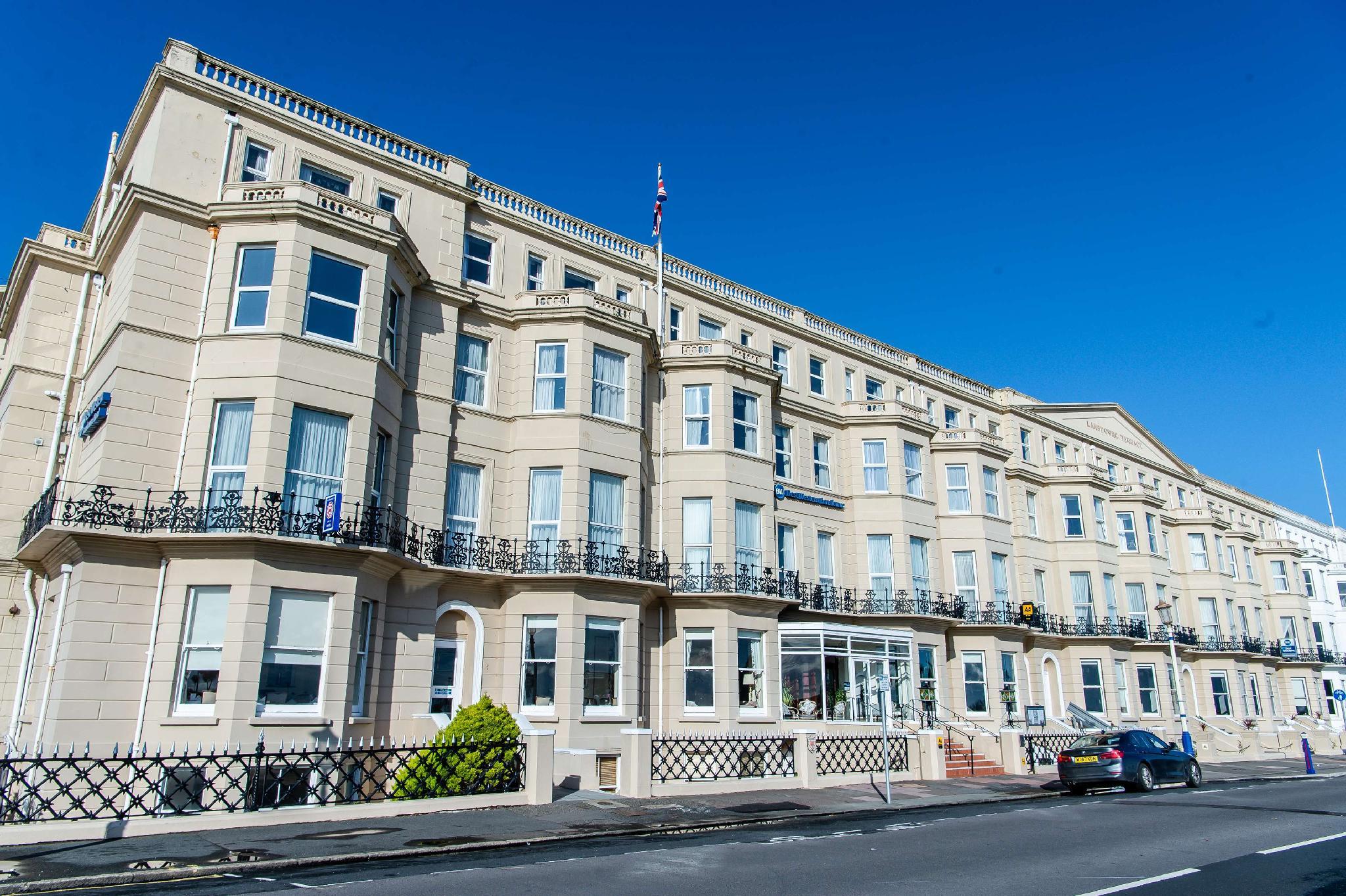 Ngoại cảnh khách sạn