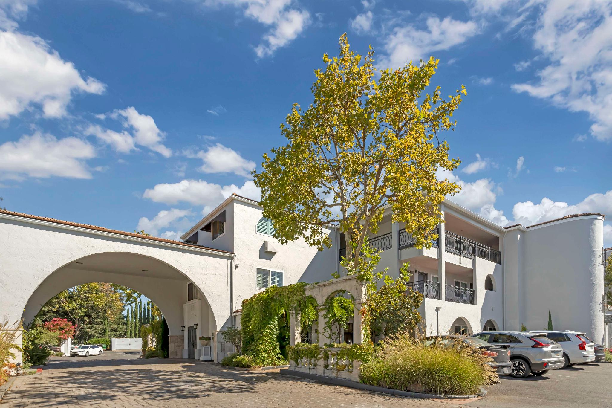 Ngoại cảnh khách sạn