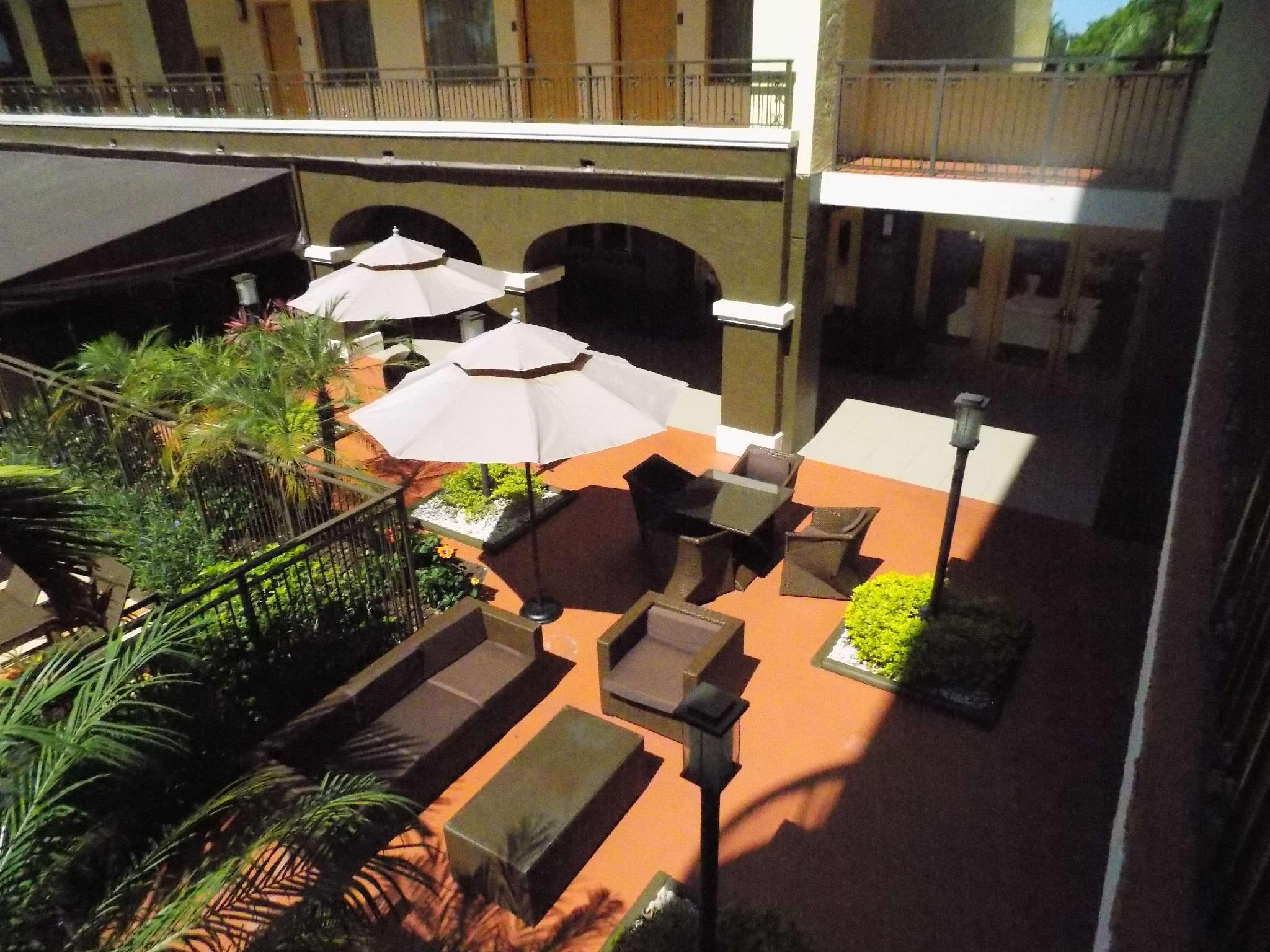 Ngoại cảnh khách sạn