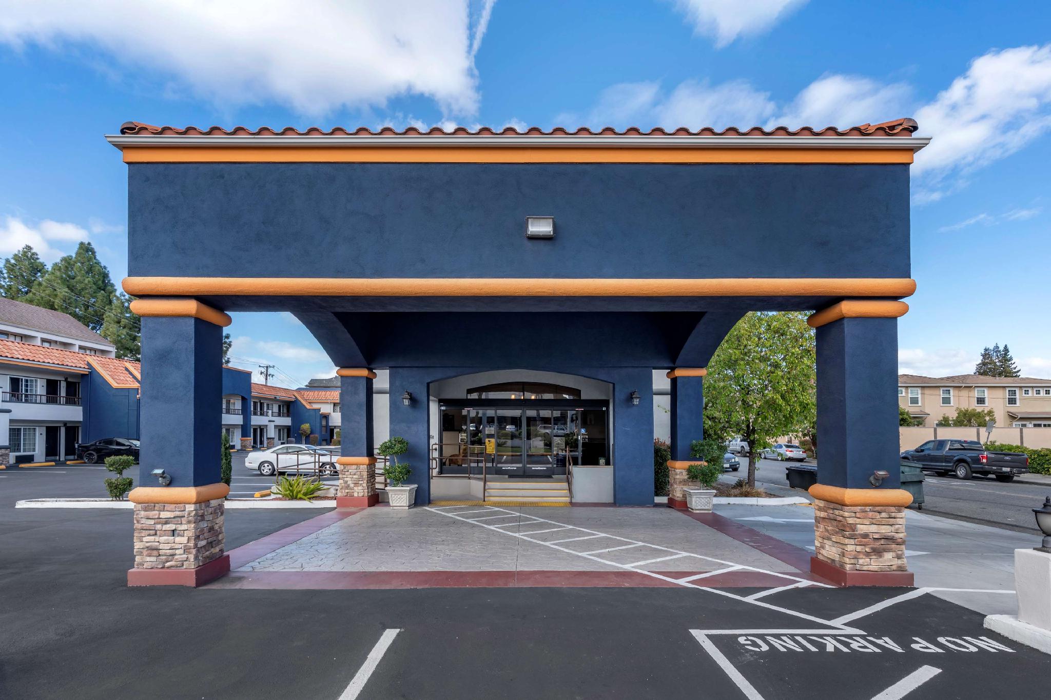 Ngoại cảnh khách sạn