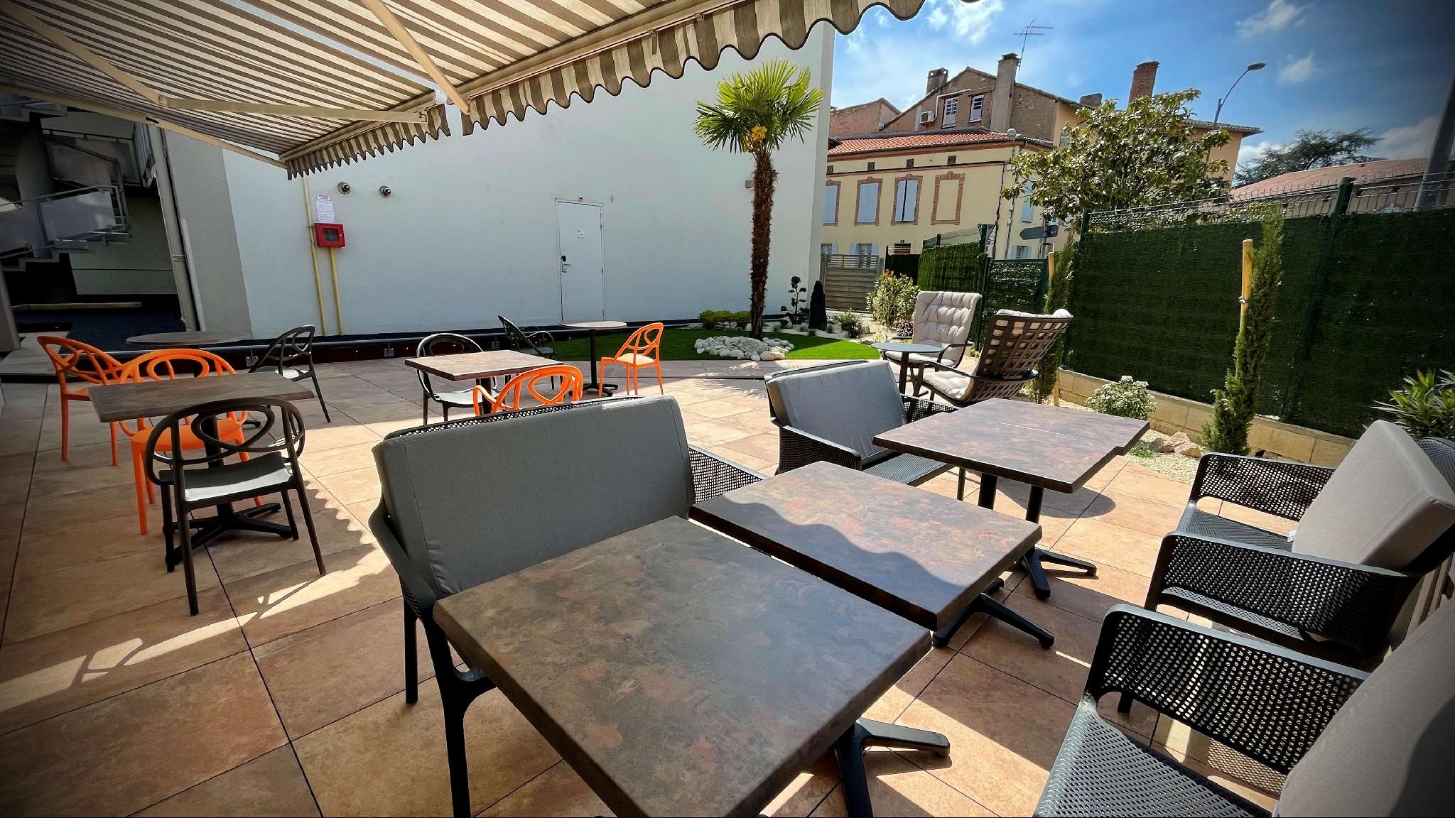 Ngoại cảnh khách sạn