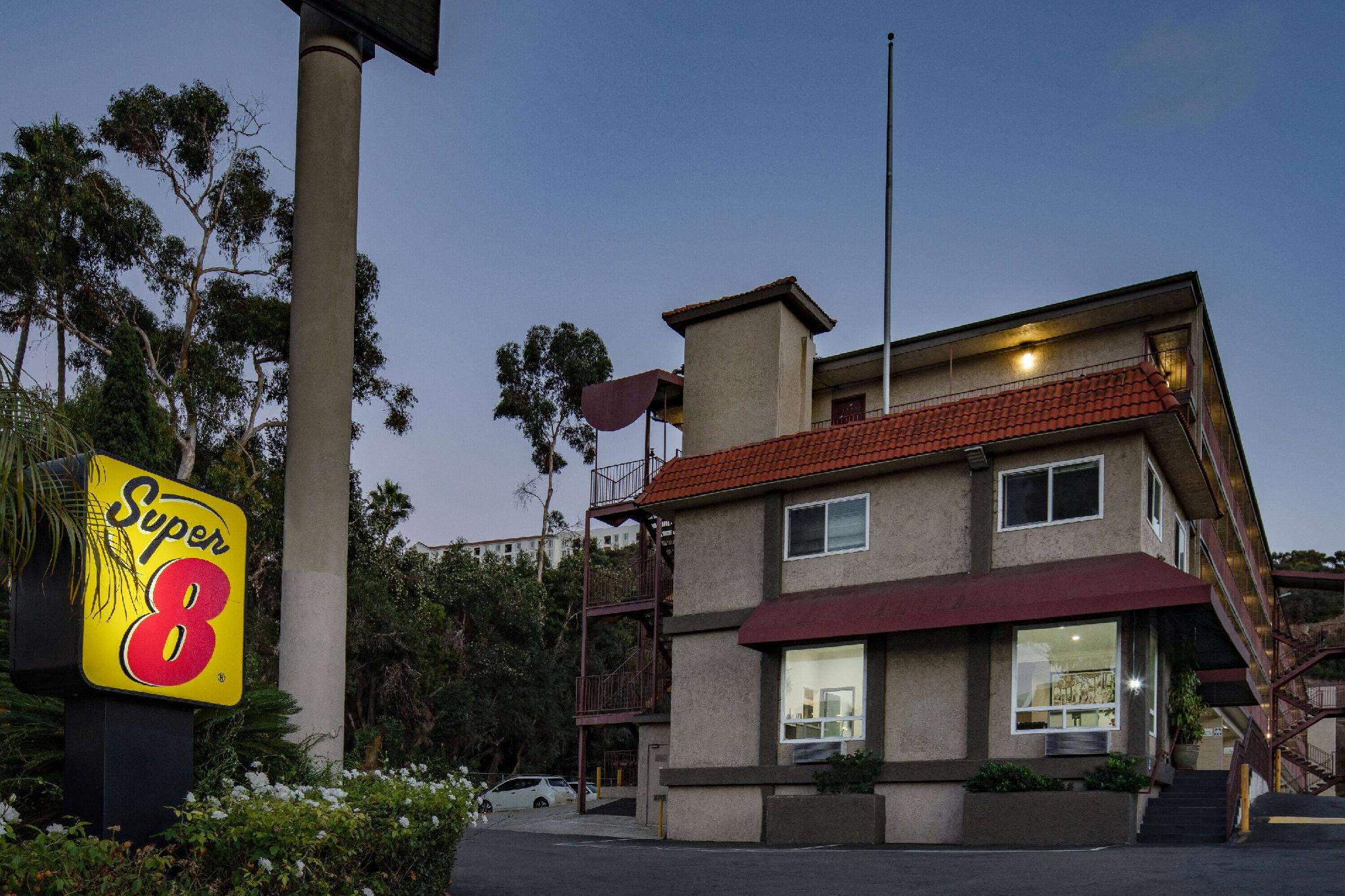 Ngoại cảnh khách sạn