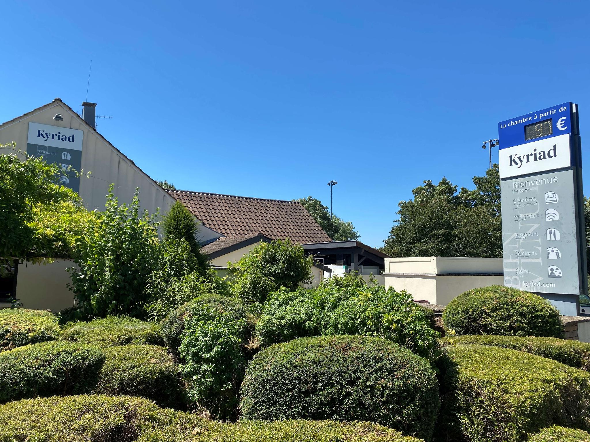 Ngoại cảnh khách sạn