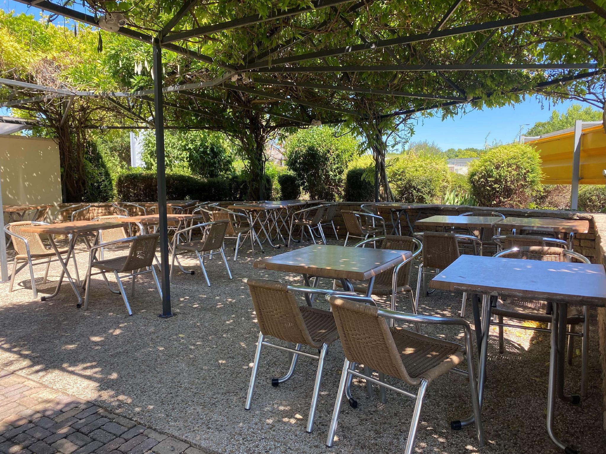 Ngoại cảnh khách sạn