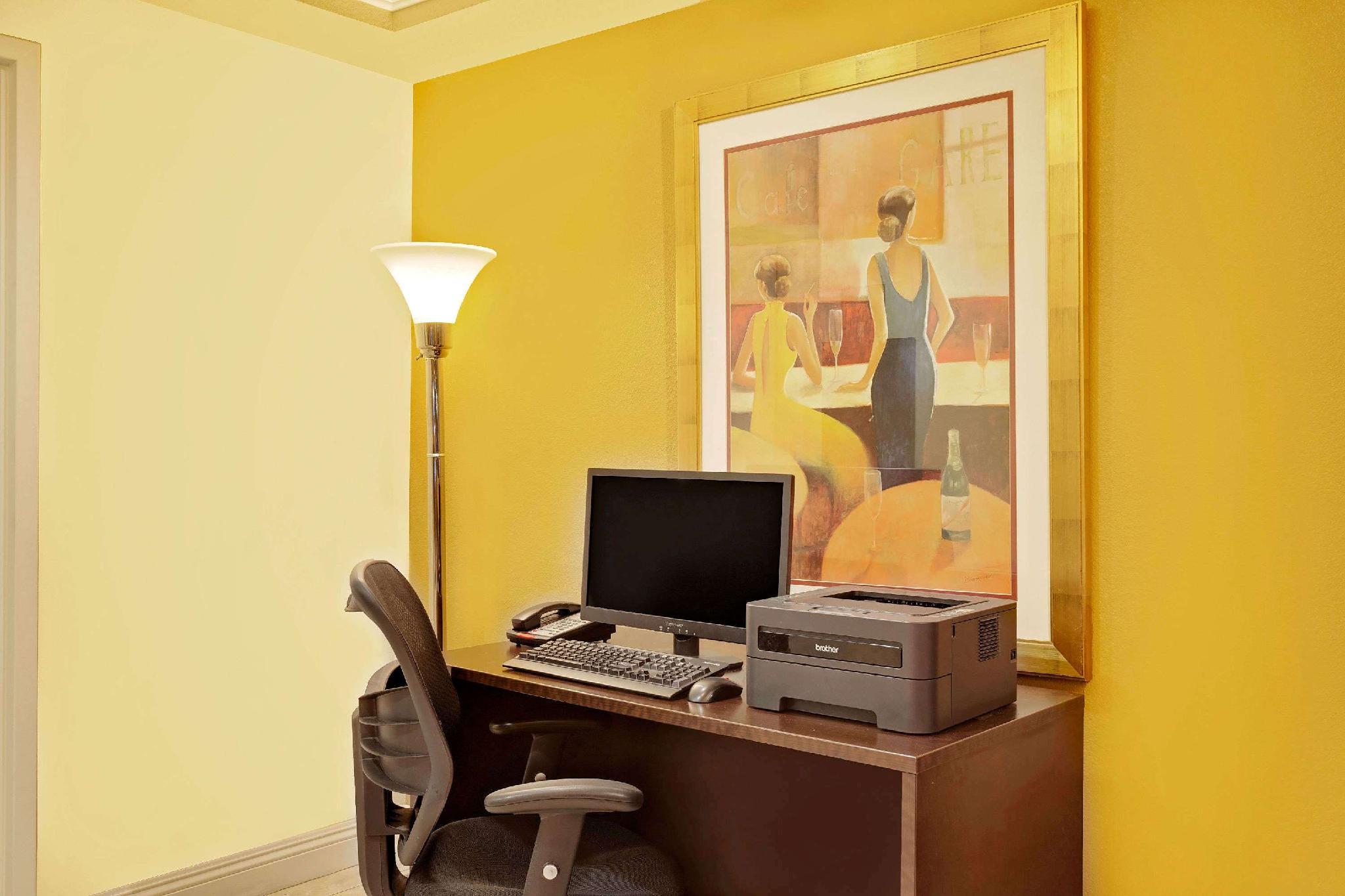 Trung tâm hội nghị