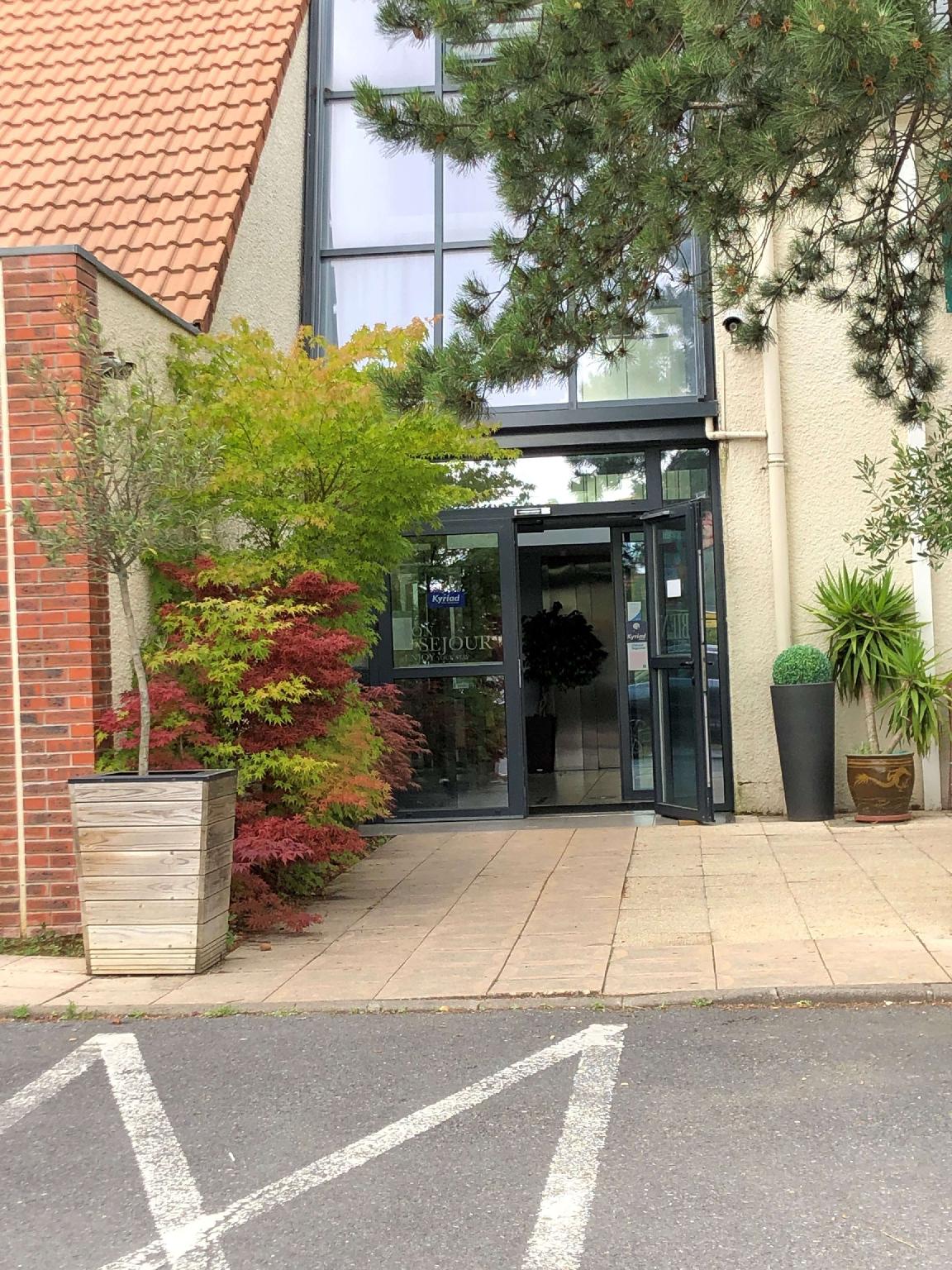 Ngoại cảnh khách sạn