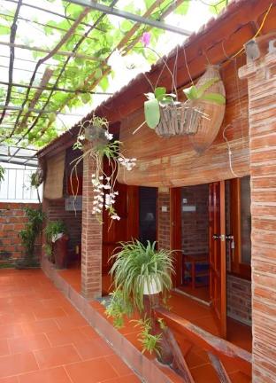 Khu vực xung quanh