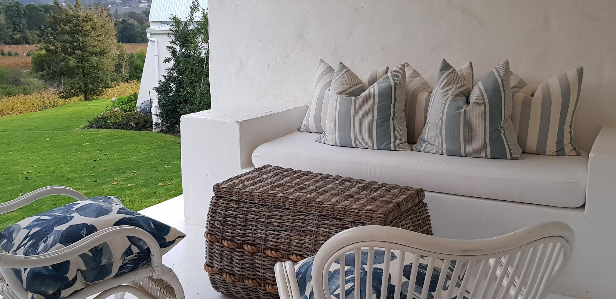 Khu vực xung quanh