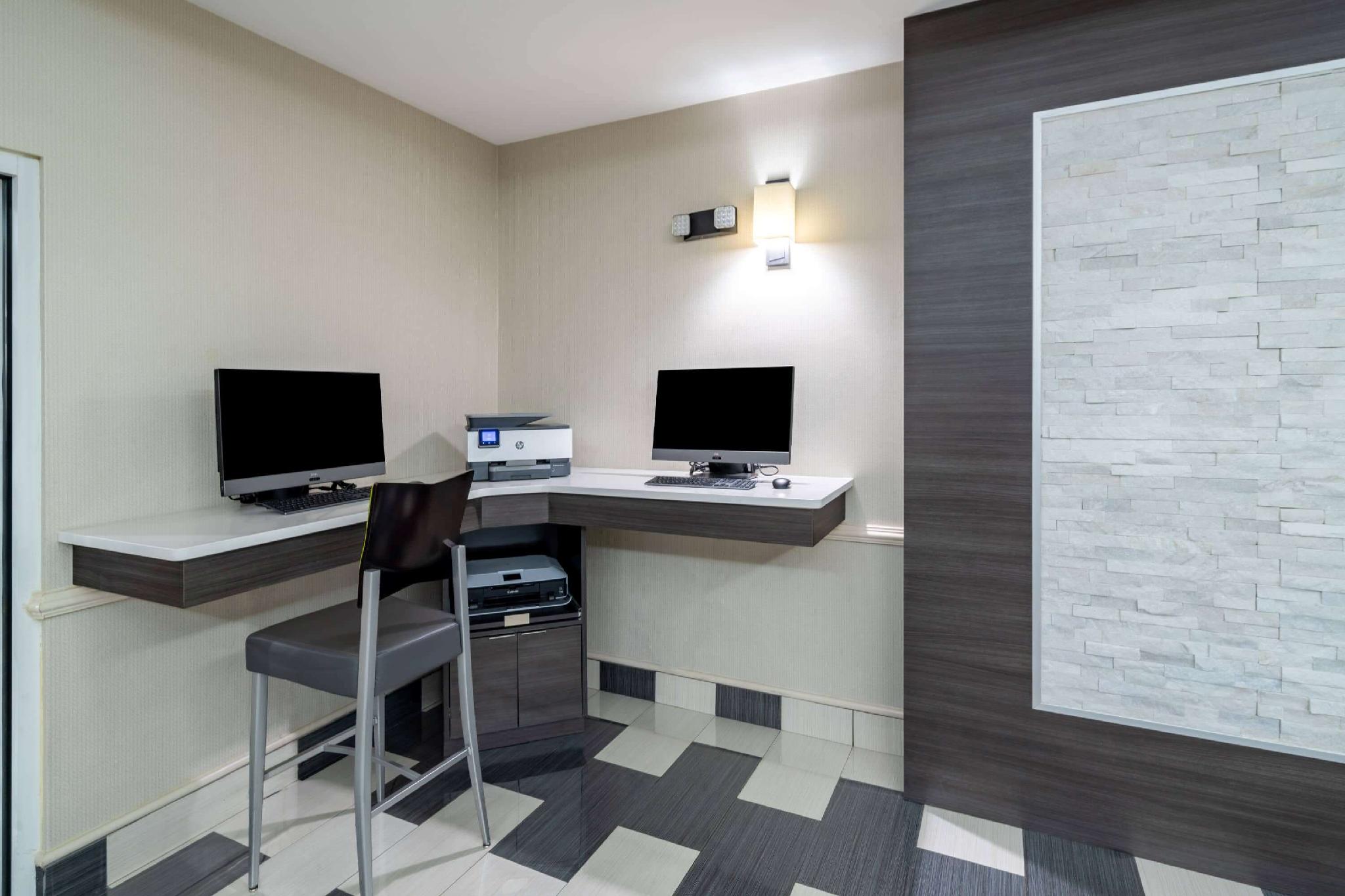 Trung tâm hội nghị