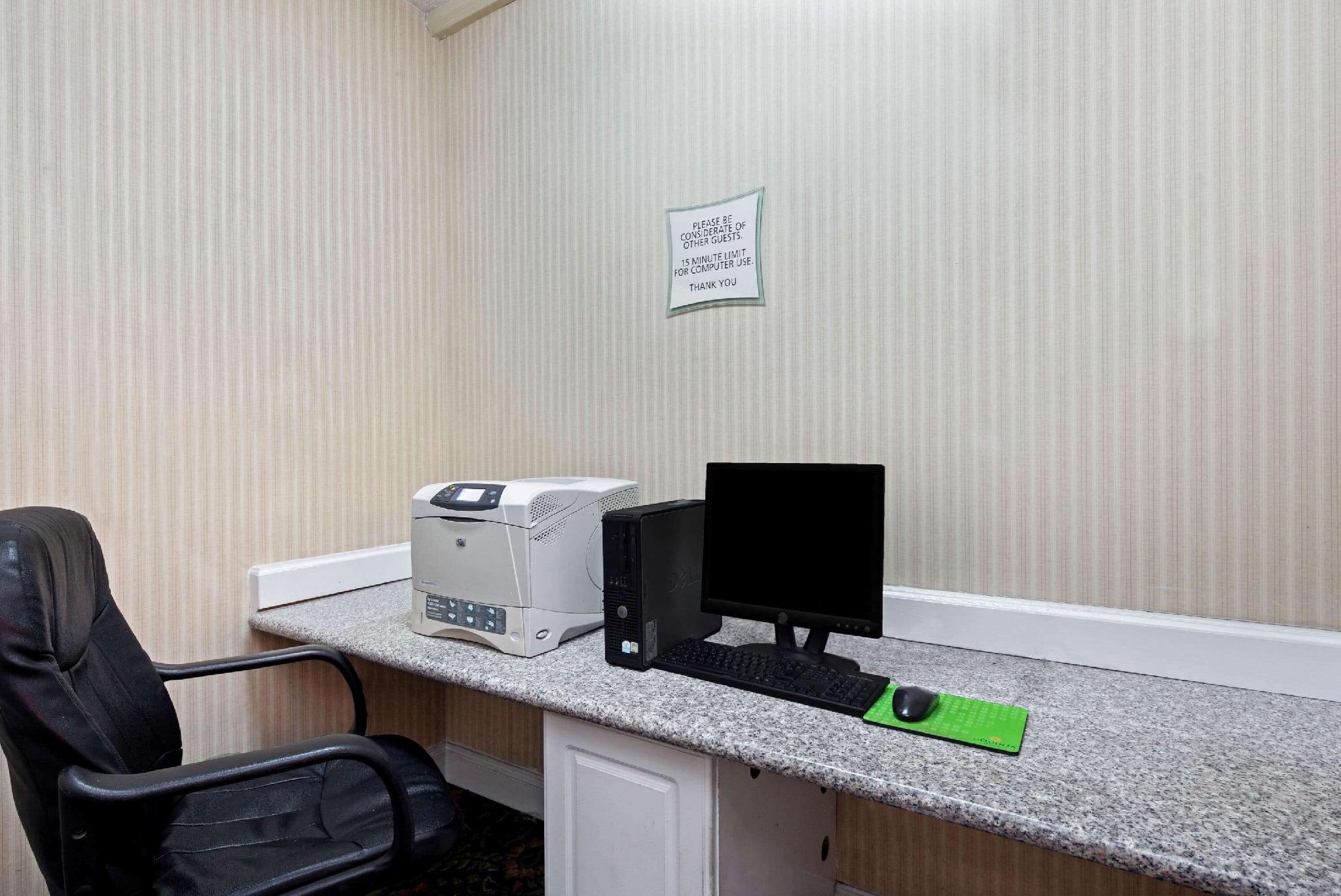 Trung tâm hội nghị