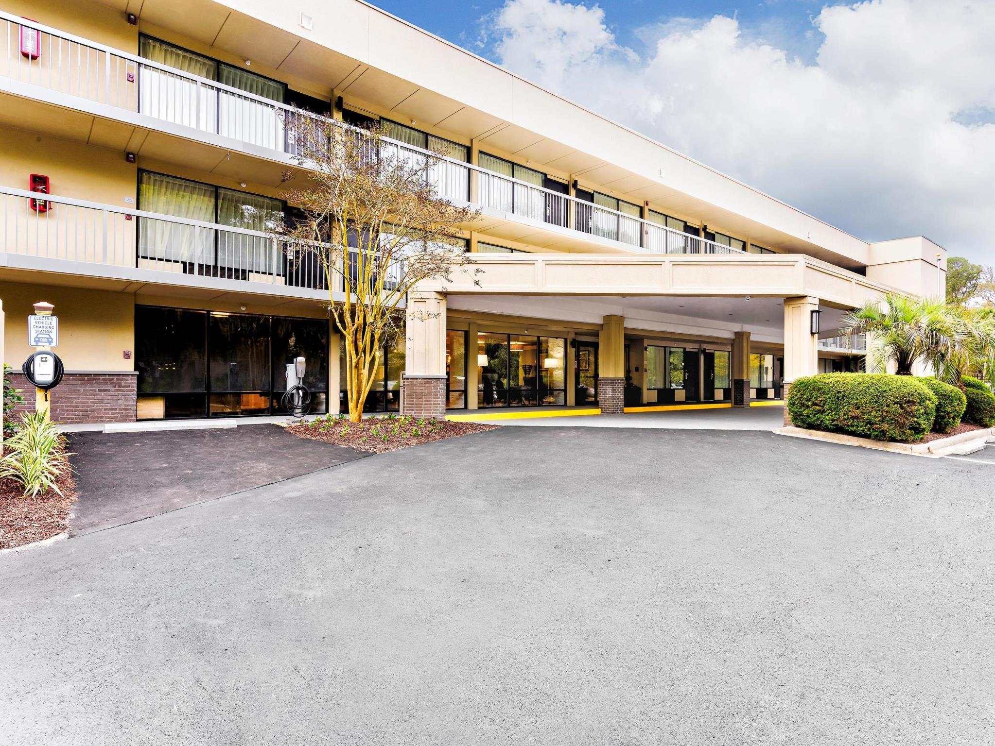 Ngoại cảnh khách sạn