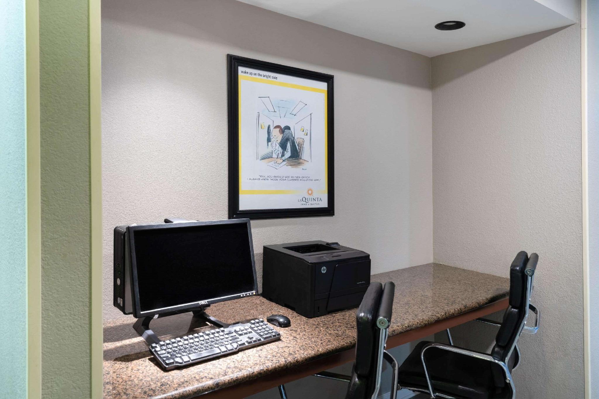 Trung tâm hội nghị