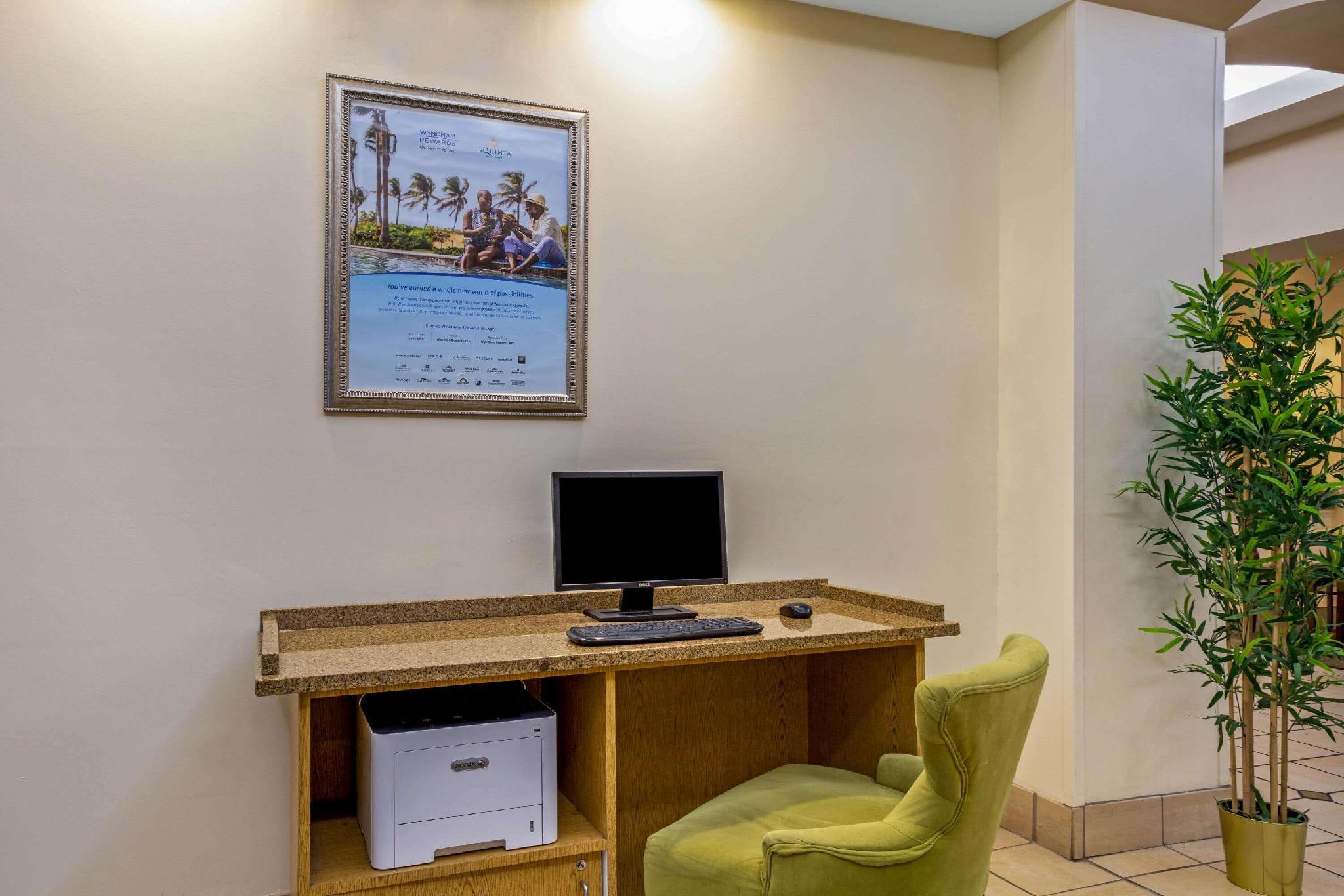 Trung tâm hội nghị