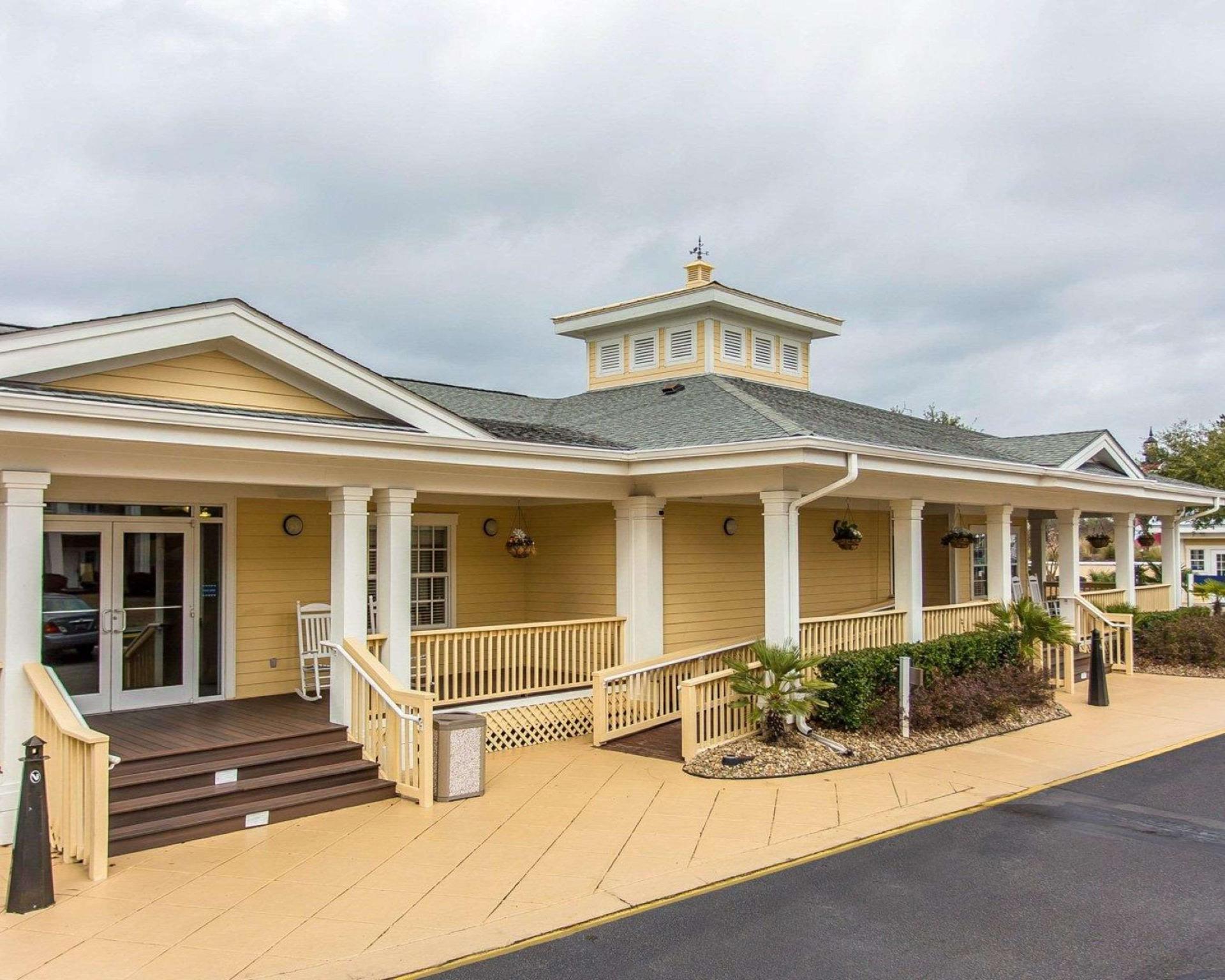 Ngoại cảnh khách sạn