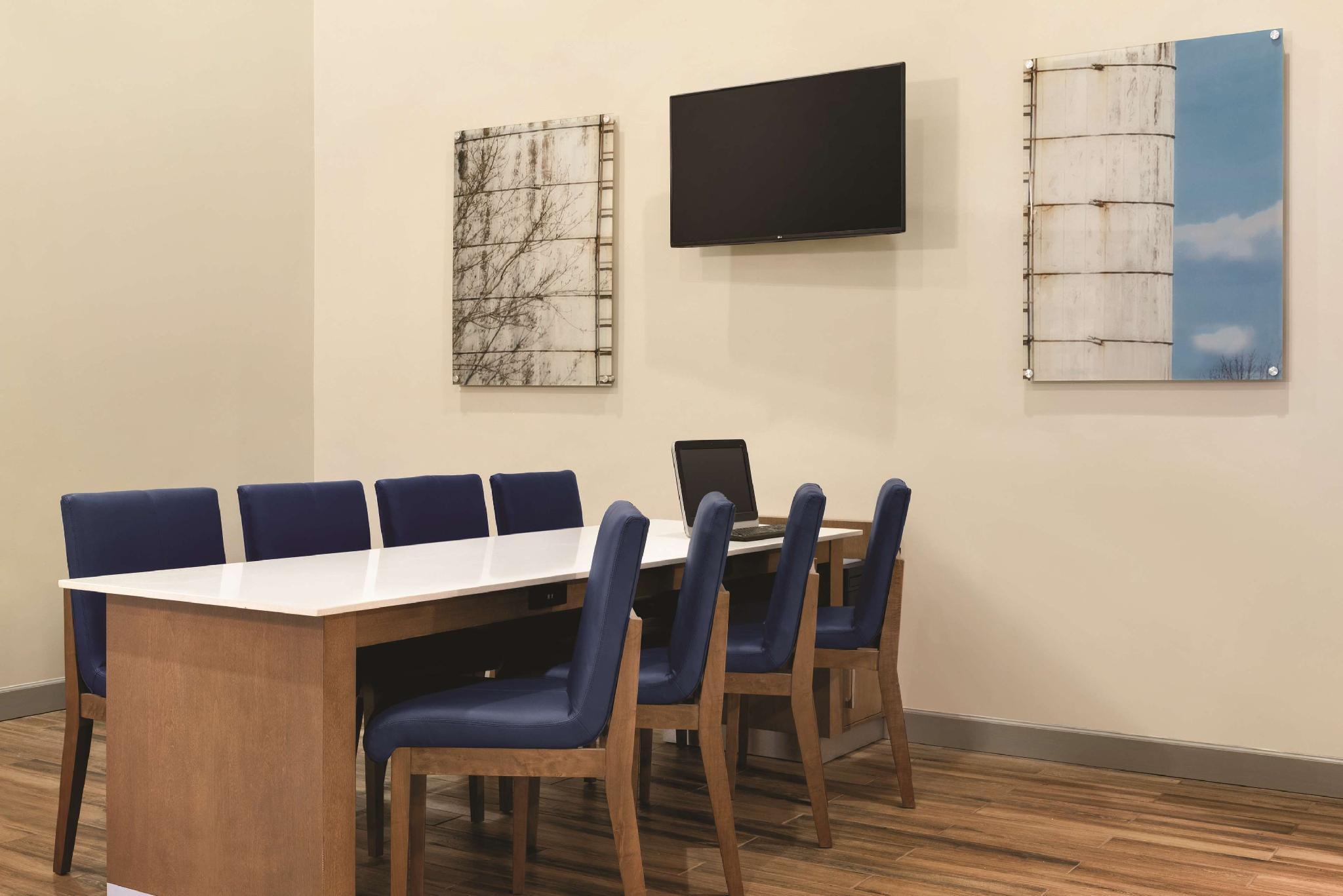 Trung tâm hội nghị