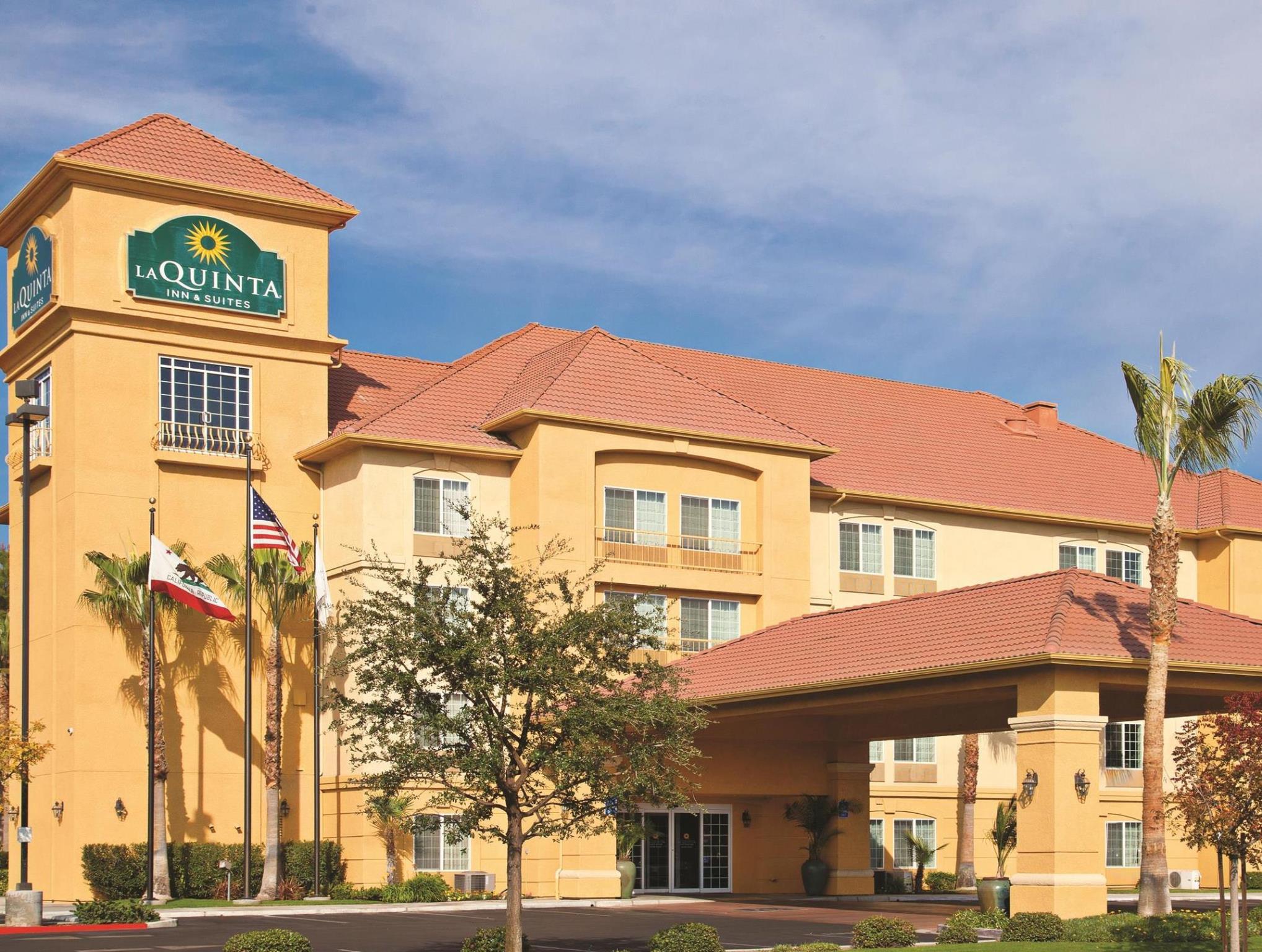 Ngoại cảnh khách sạn